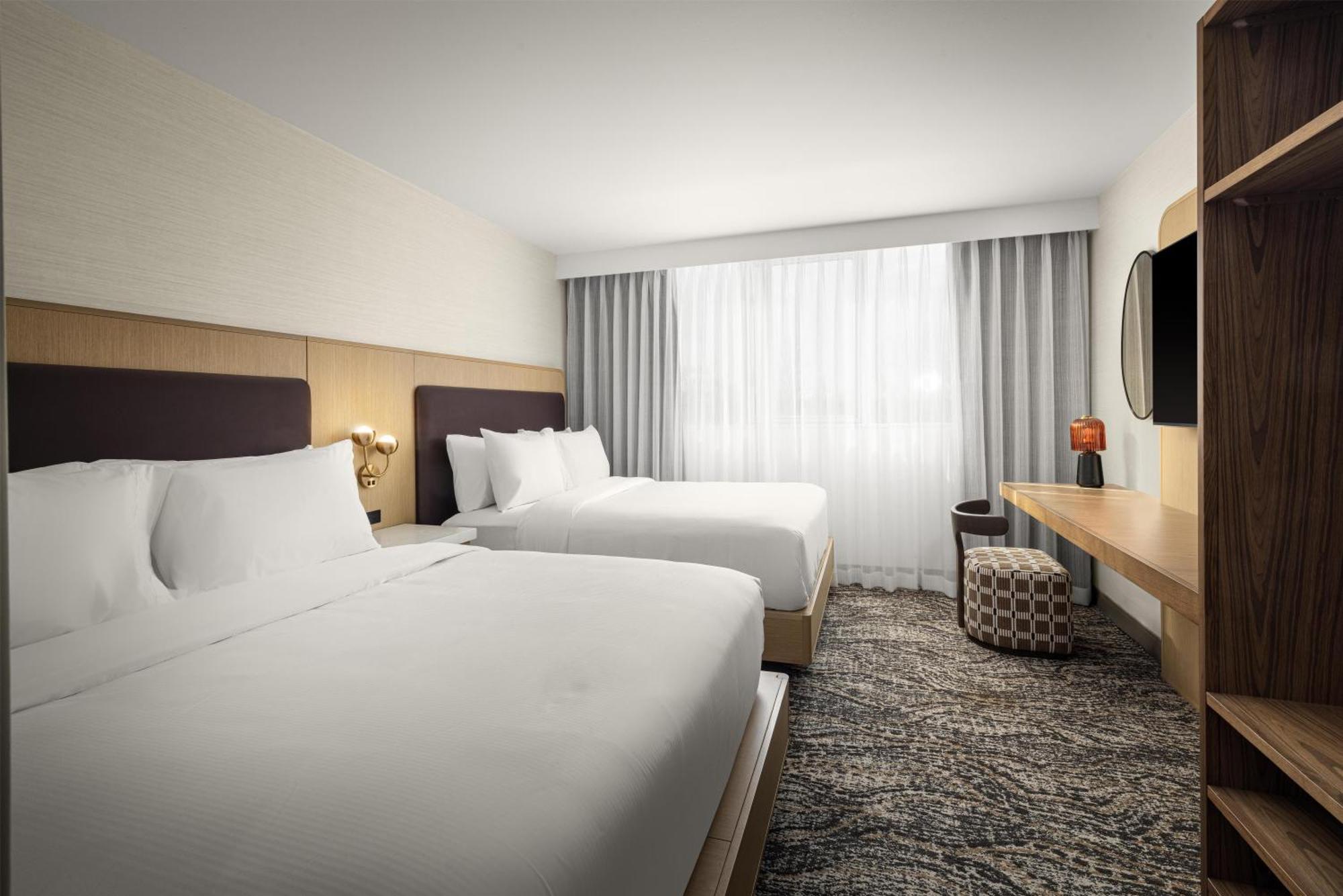 One-Bedroom Suite Mobility Access or Bath Tub