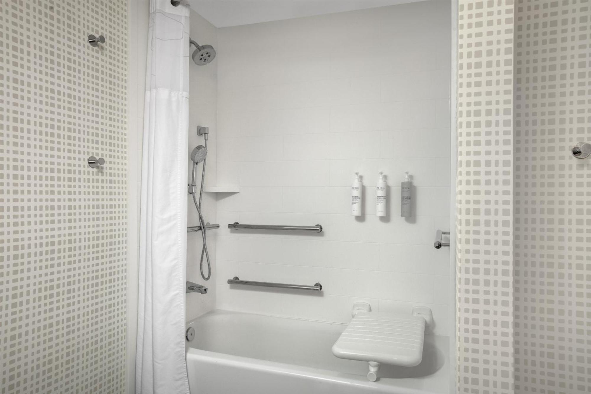 King Room Tub Mobility Access or Non-Smoking