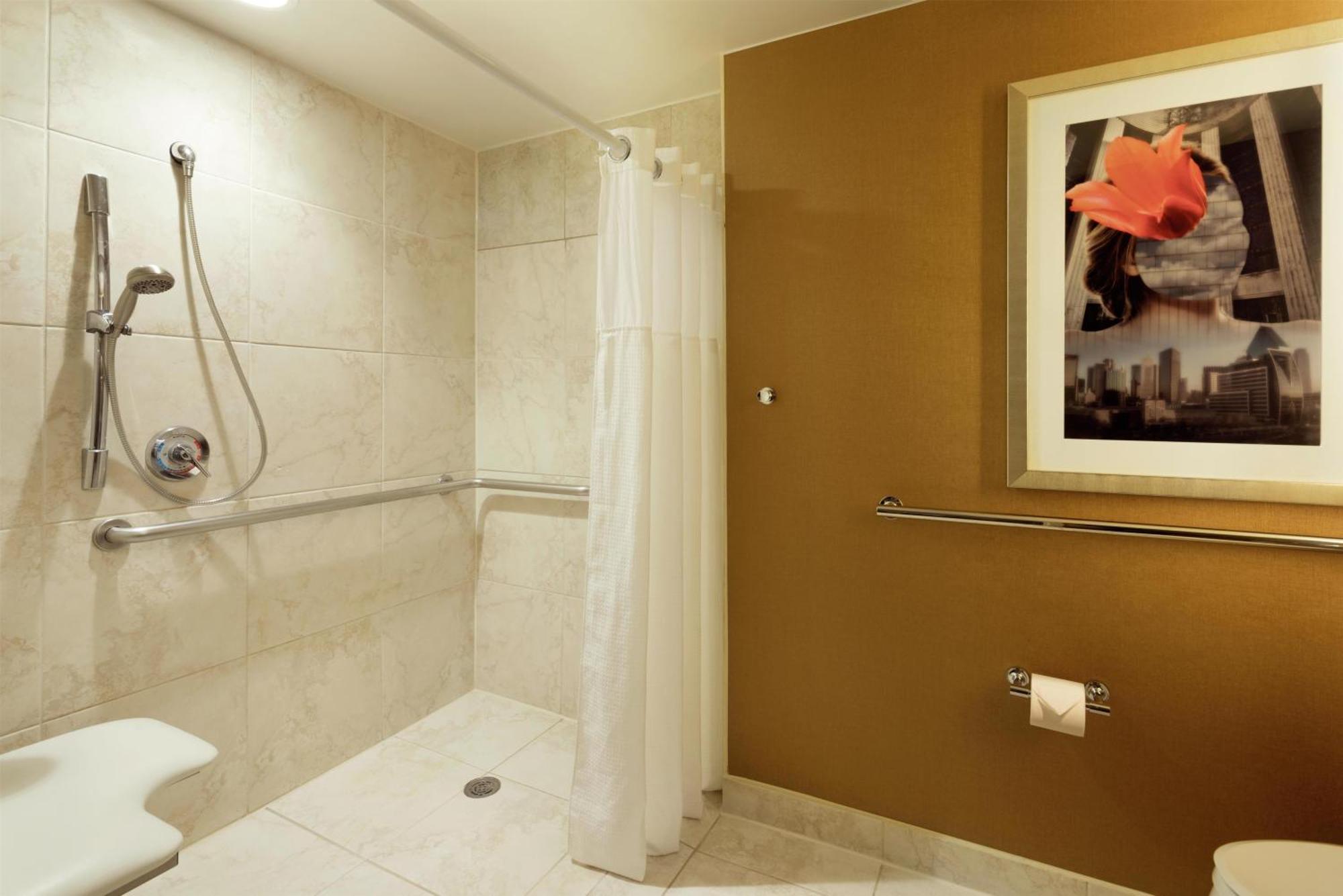 Queen Room Roll Shower Mobility Access or Non-Smoking