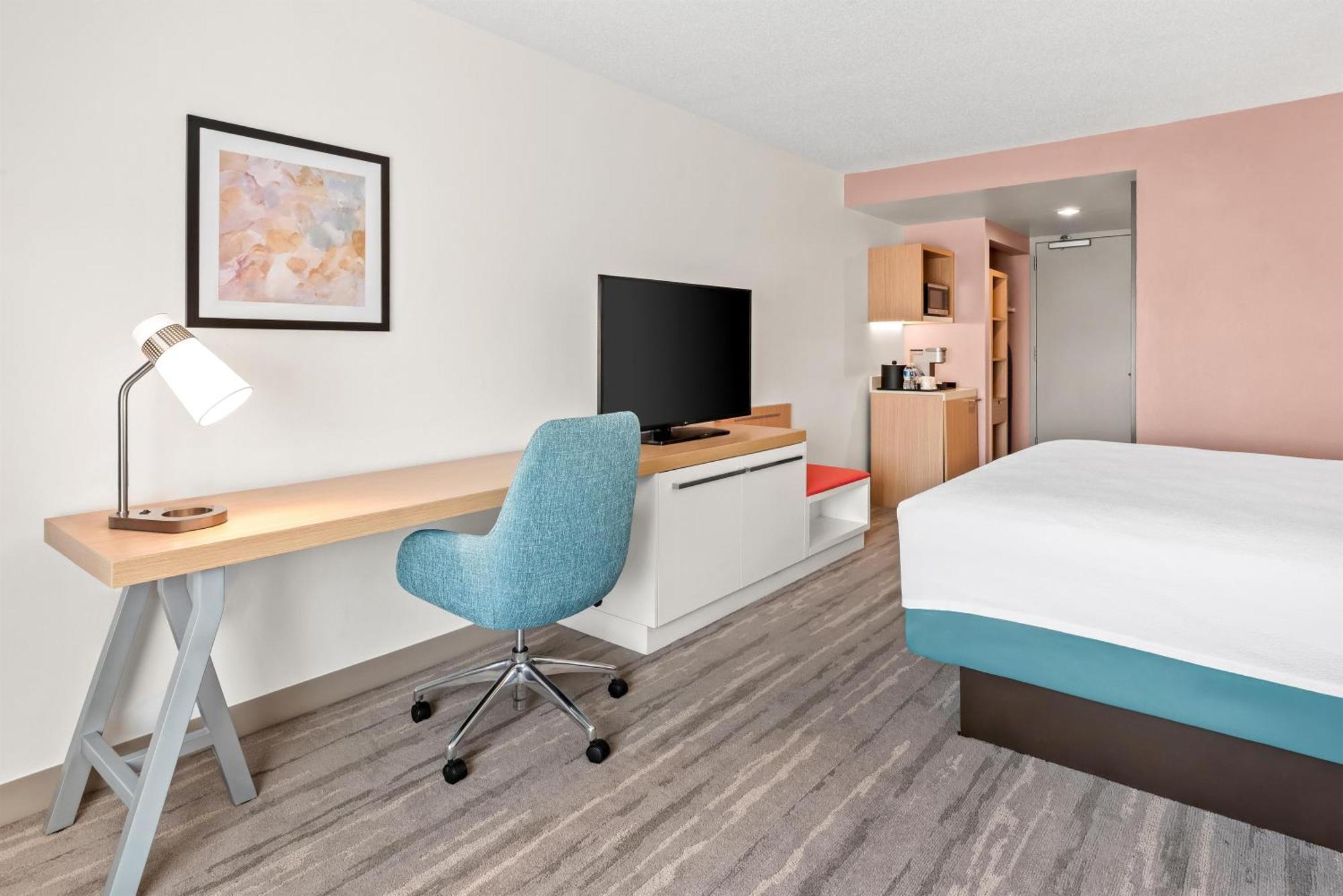 King Room Bath Tub Mobility or Hearing Access