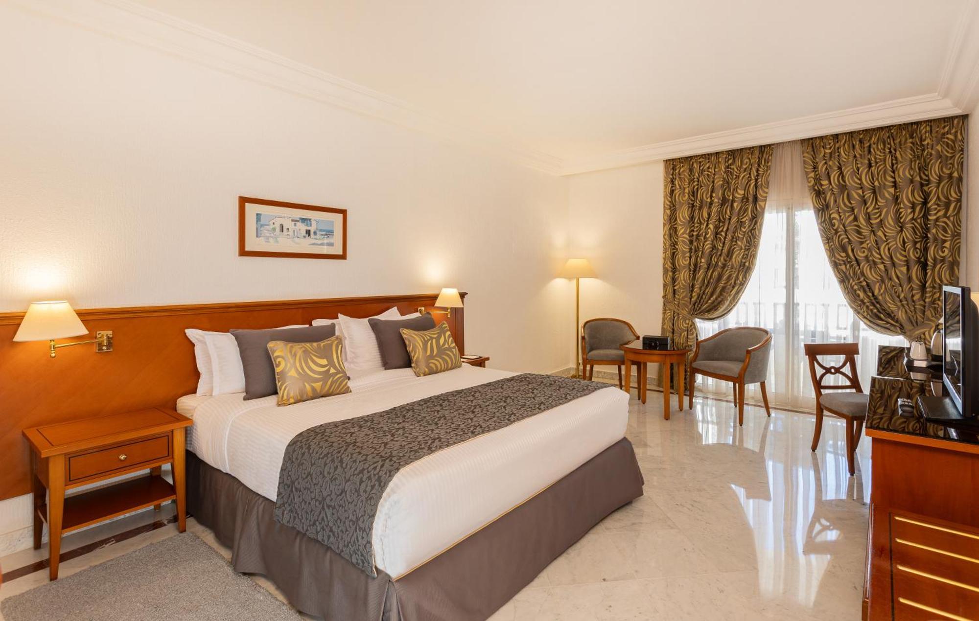 Executive Queen Room