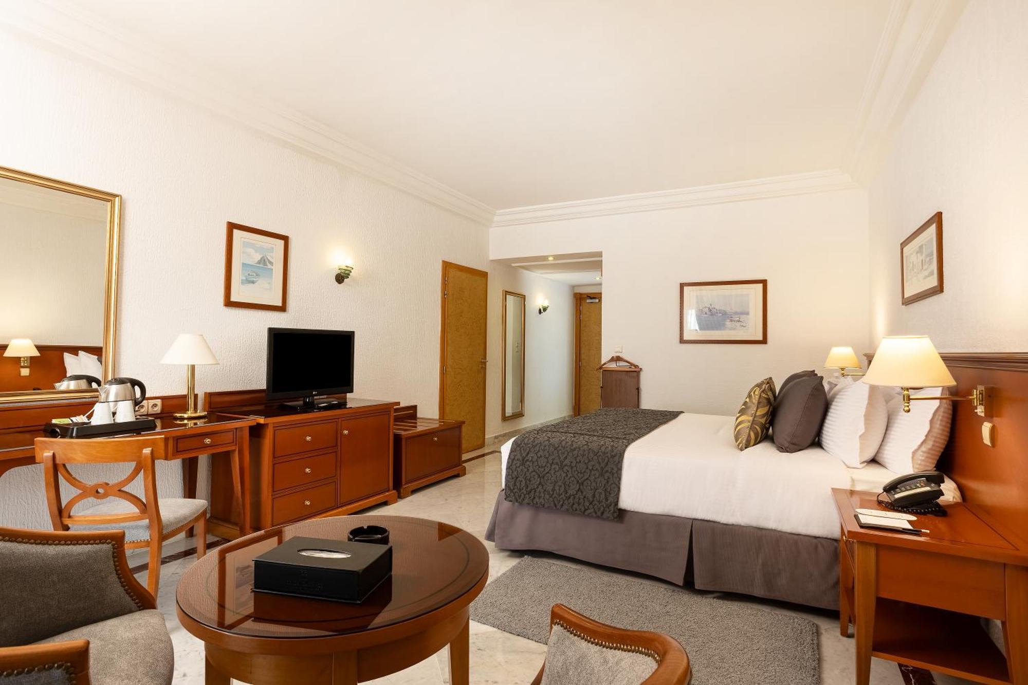 Executive Queen Room