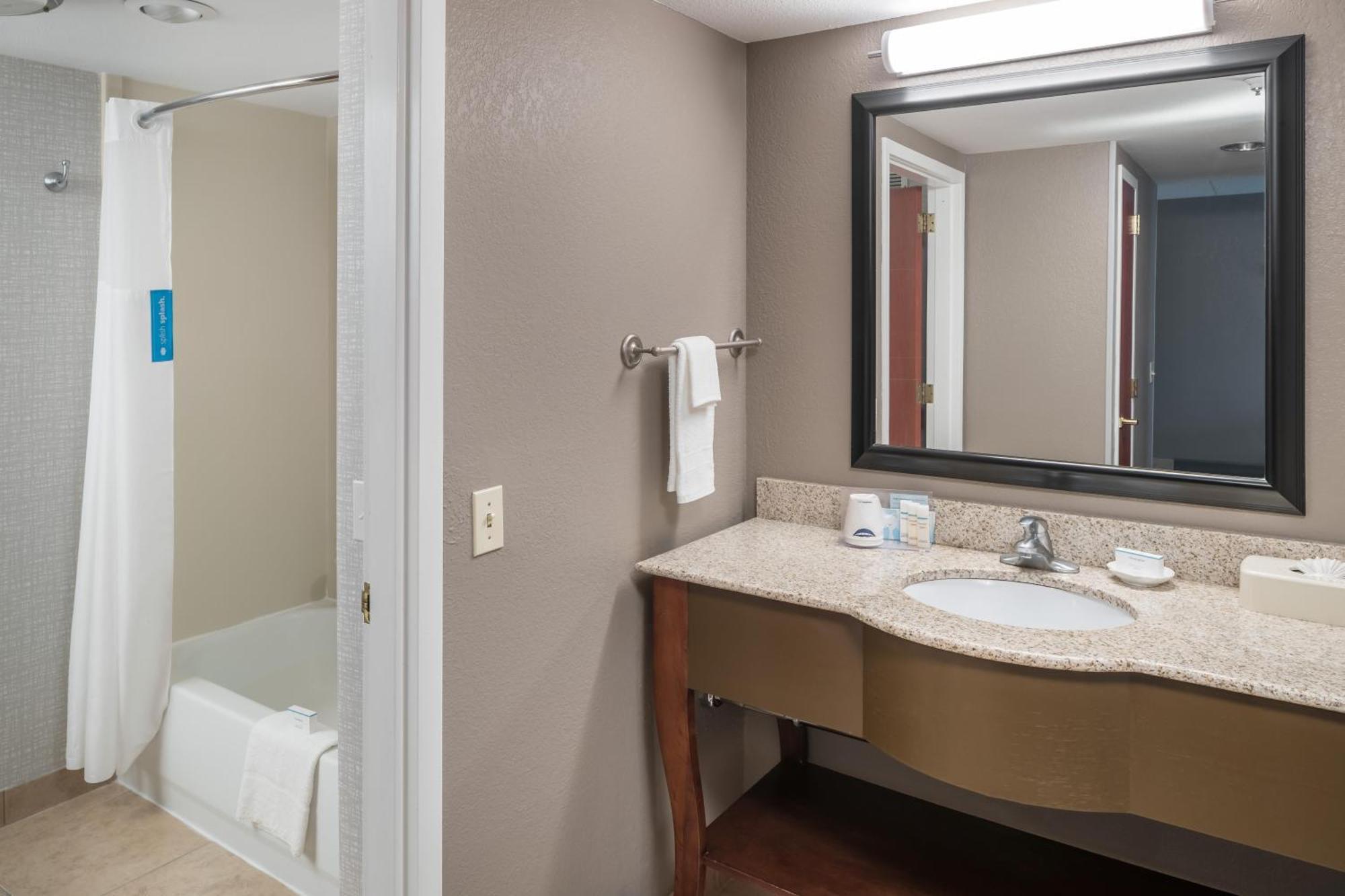 One-Bedroom King Suite Kitchen Non-Smoking