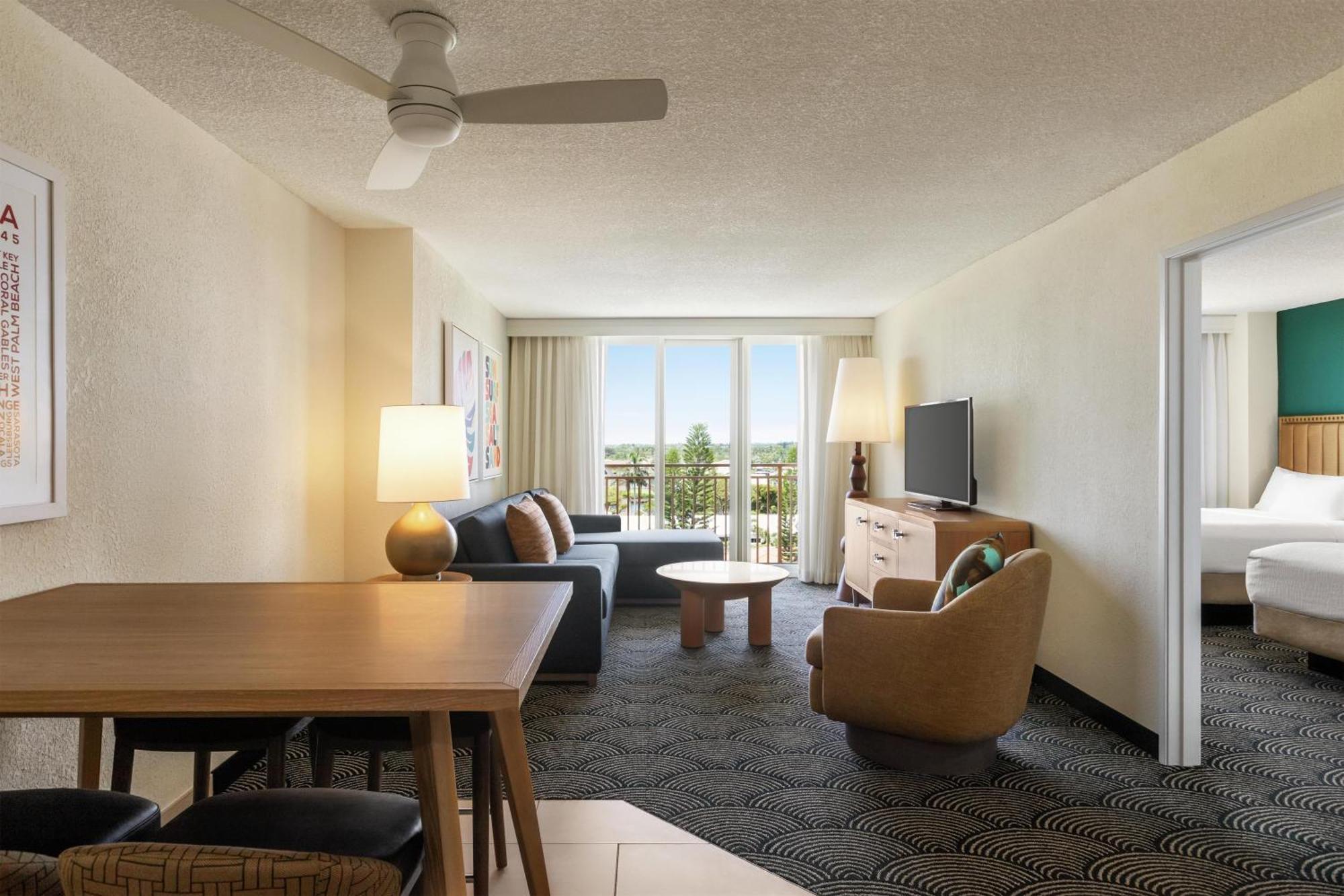 Suite 2 Queen Beds Sunset View Juliet Balcony