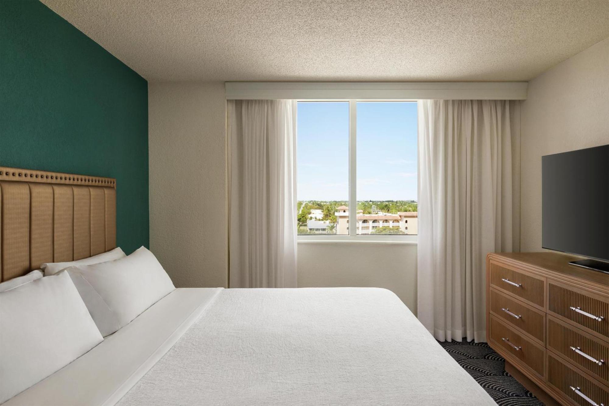 Suite 1 King Bed Sunset View Juliet Balcony