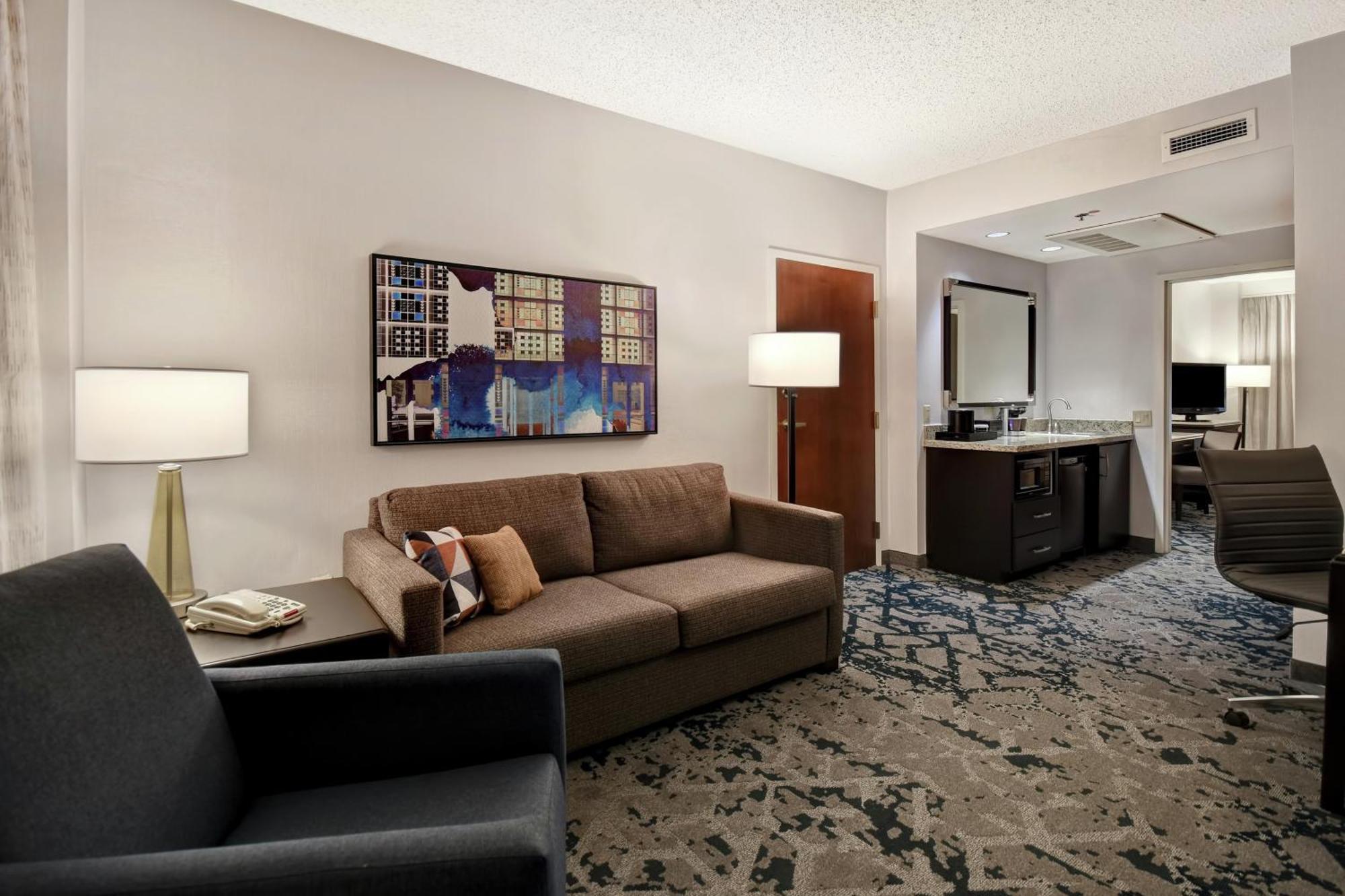 One-Bedroom Suite Two Double Beds Roll Shower Mobility Access or Non-Smoking