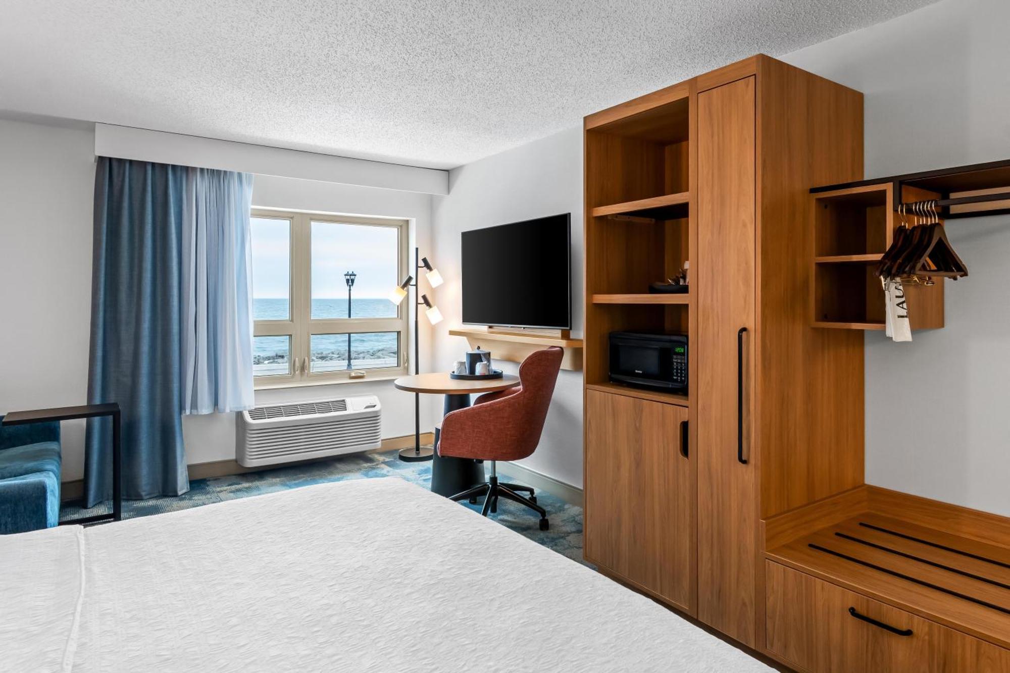 King Room Lake View Non-Smoking