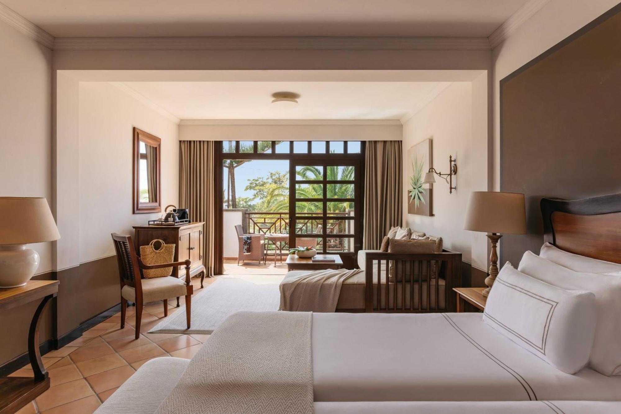 Singular Junior Suite Golf View