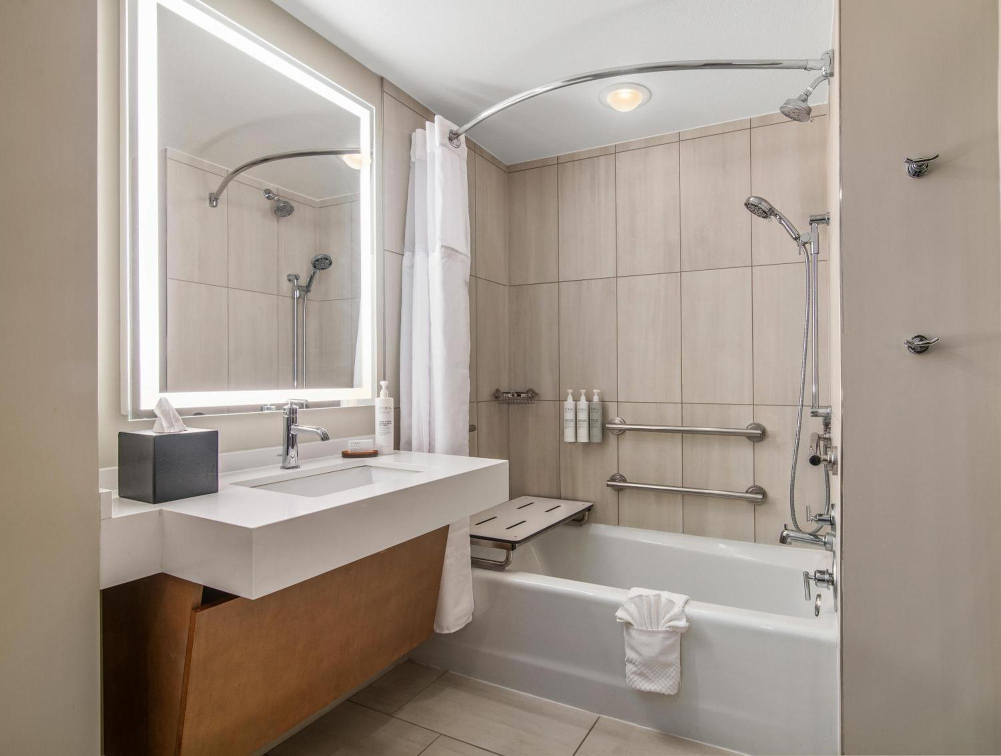 King Suite Tub Mobility or Hearing Accessible or Non-Smoking