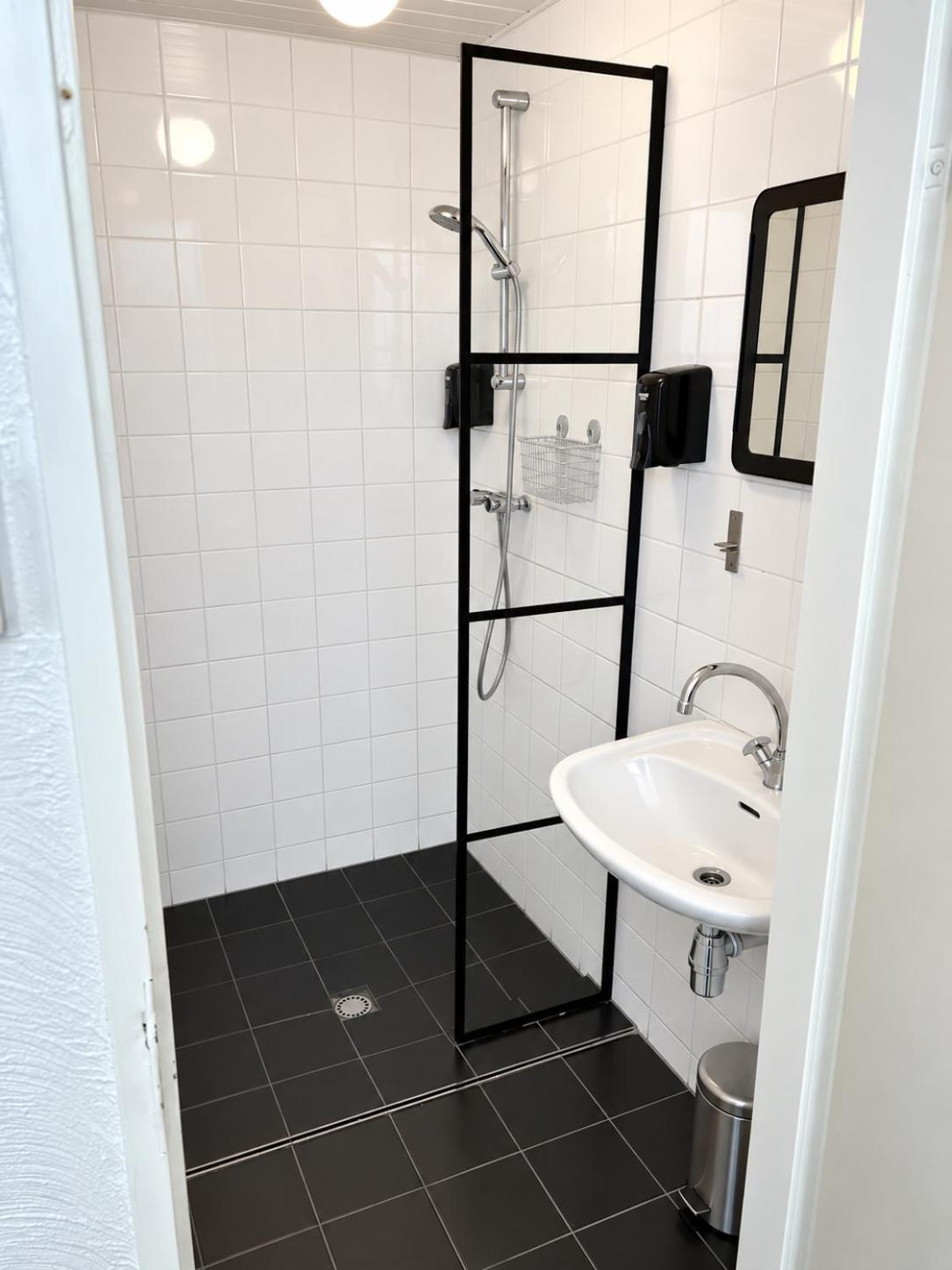 Twin Room Shower