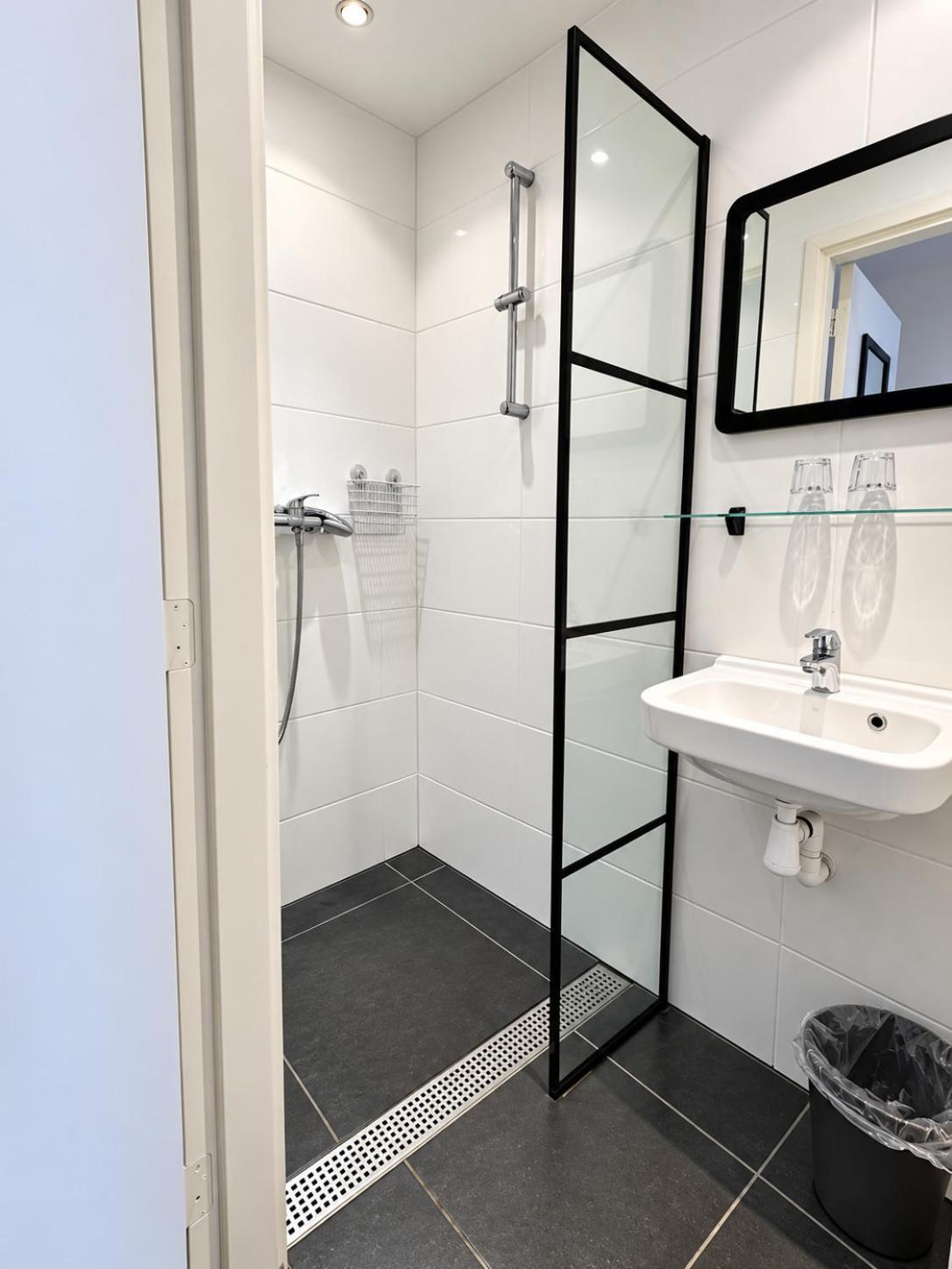 Twin Room Shower