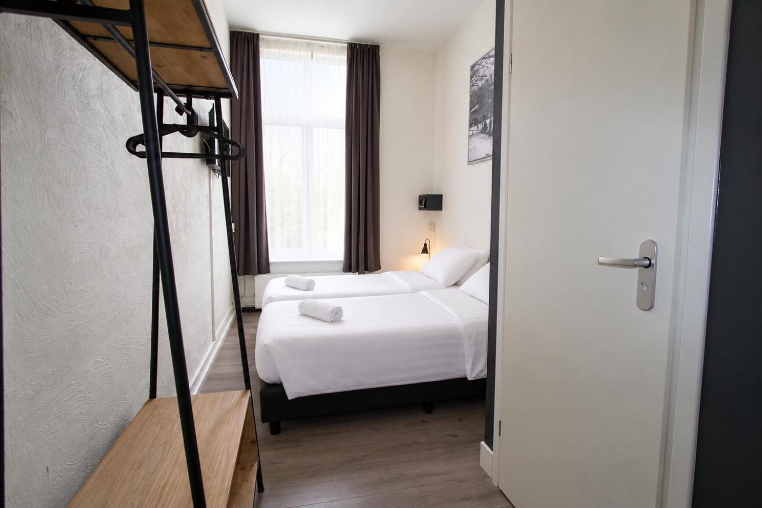 Twin Room Shower