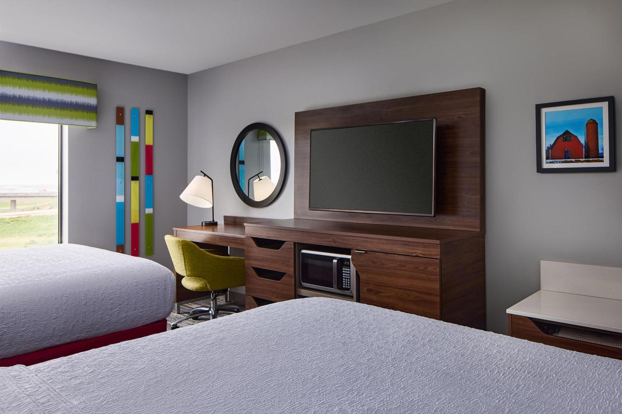 Queen Room Two Queen Beds Mobility Hearing Access or Non-Smoking