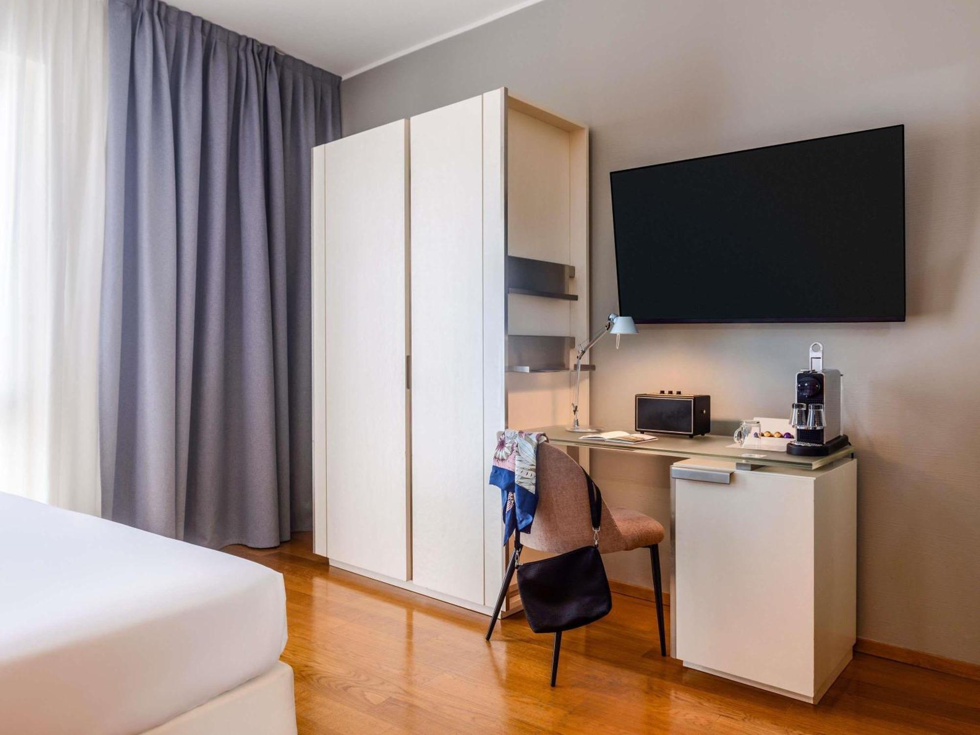Superior Double Room King Bed