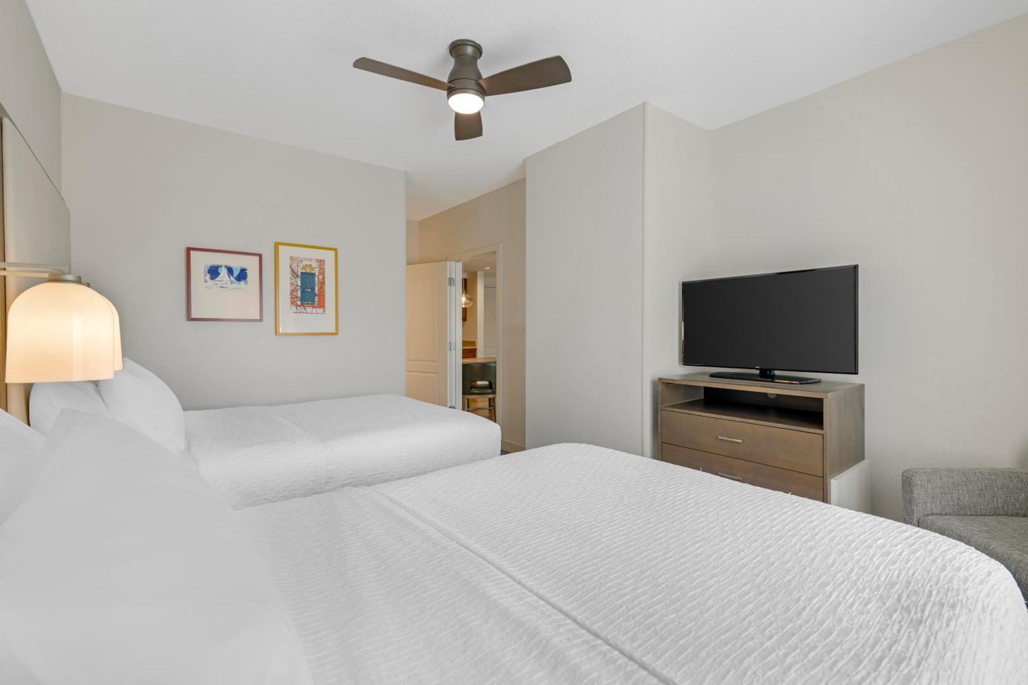 One-Bedroom Queen Suite Two Queen Beds Non-Smoking