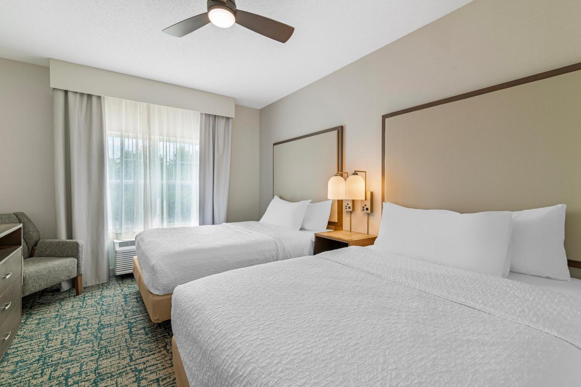 One-Bedroom Queen Suite Two Queen Beds Non-Smoking