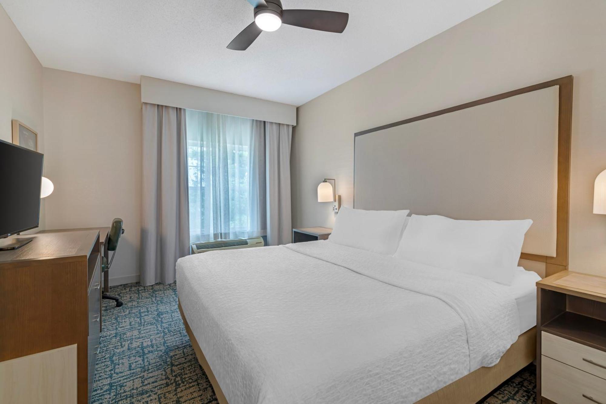Two-Bedroom Suite One King Two Double Beds Non-Smoking