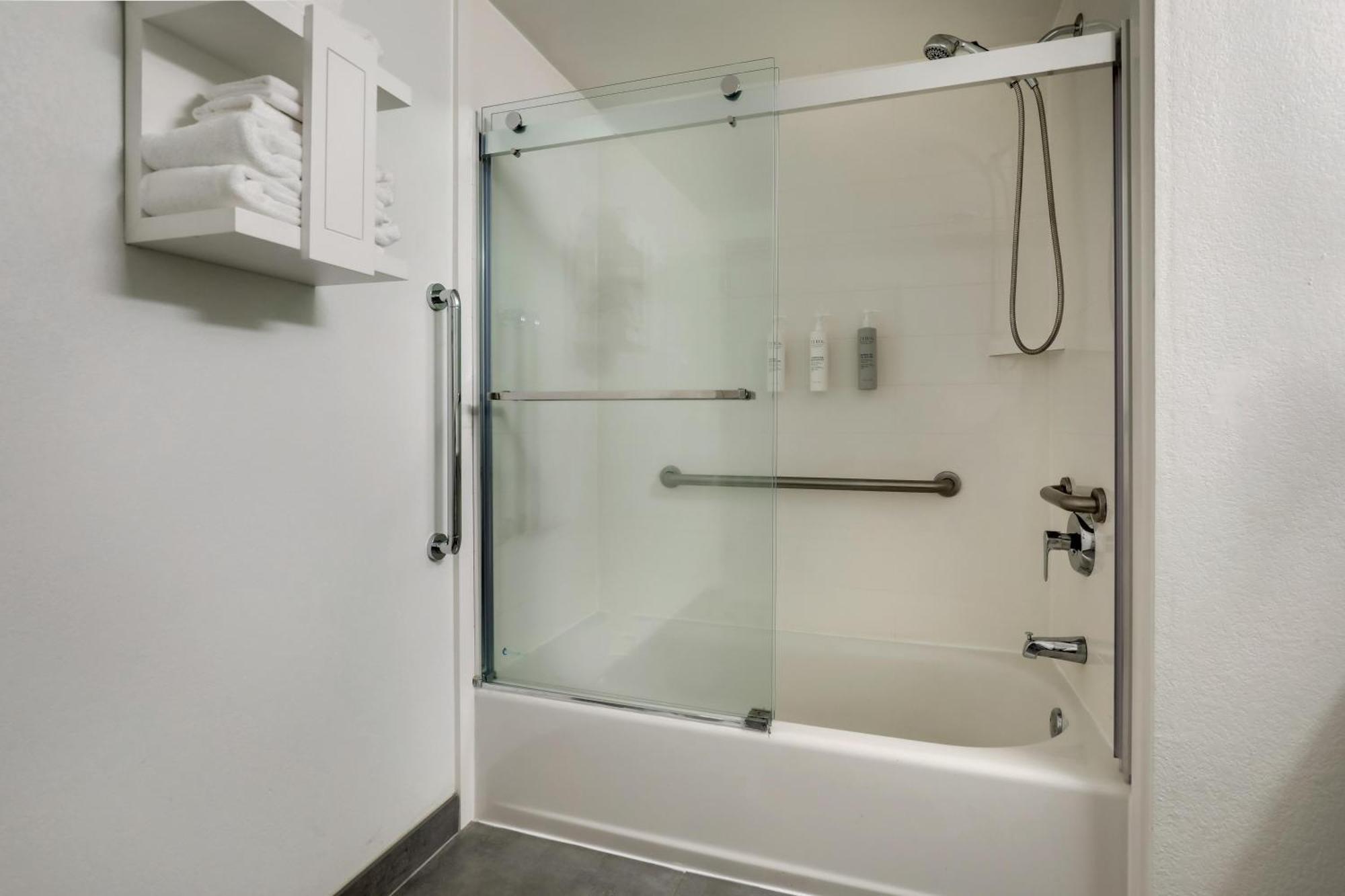 Queen Room Two Queen Beds Mobility Access or Non-Smoking