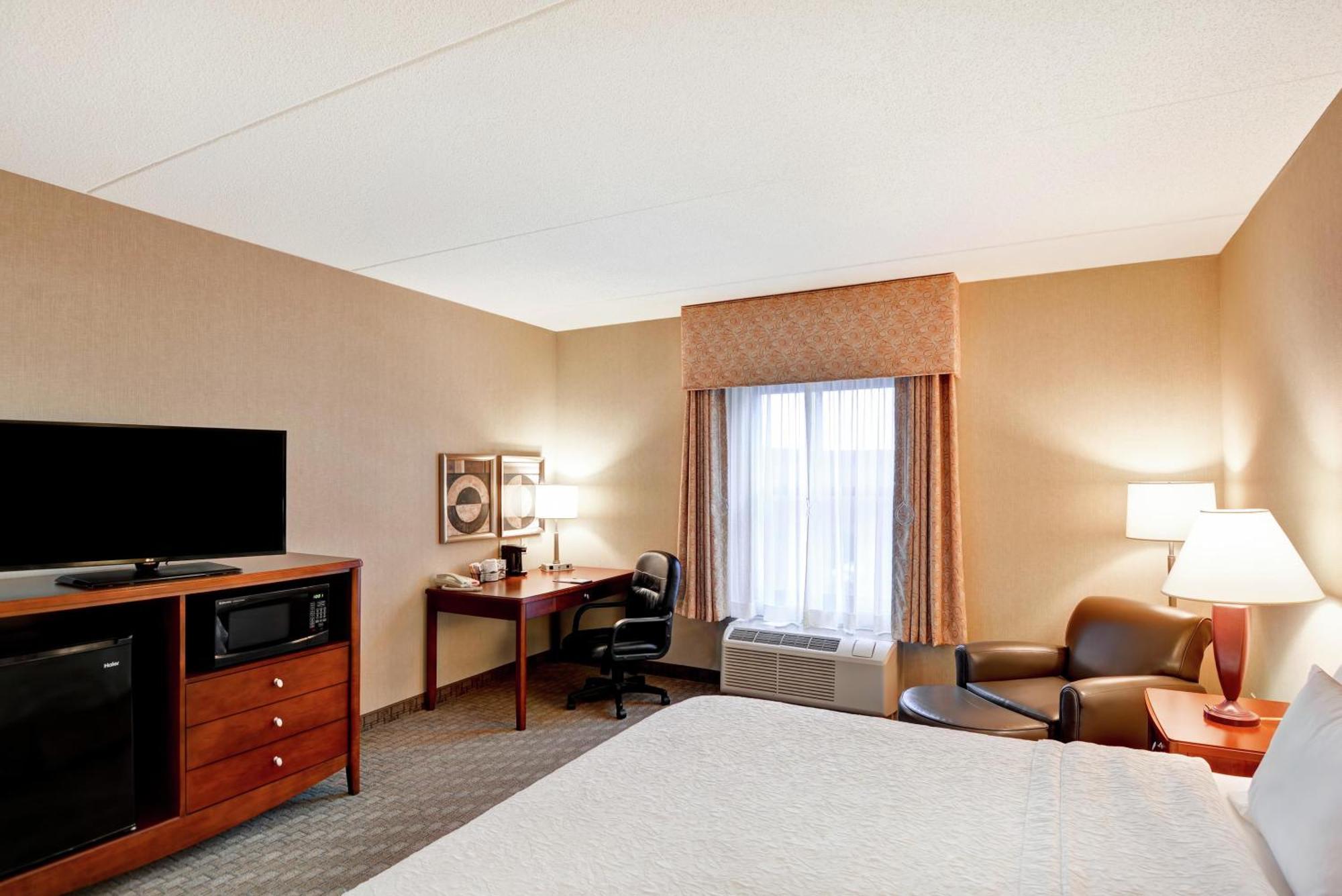 King Room Accessible Tub Mobility Hearing Access or Non-Smoking