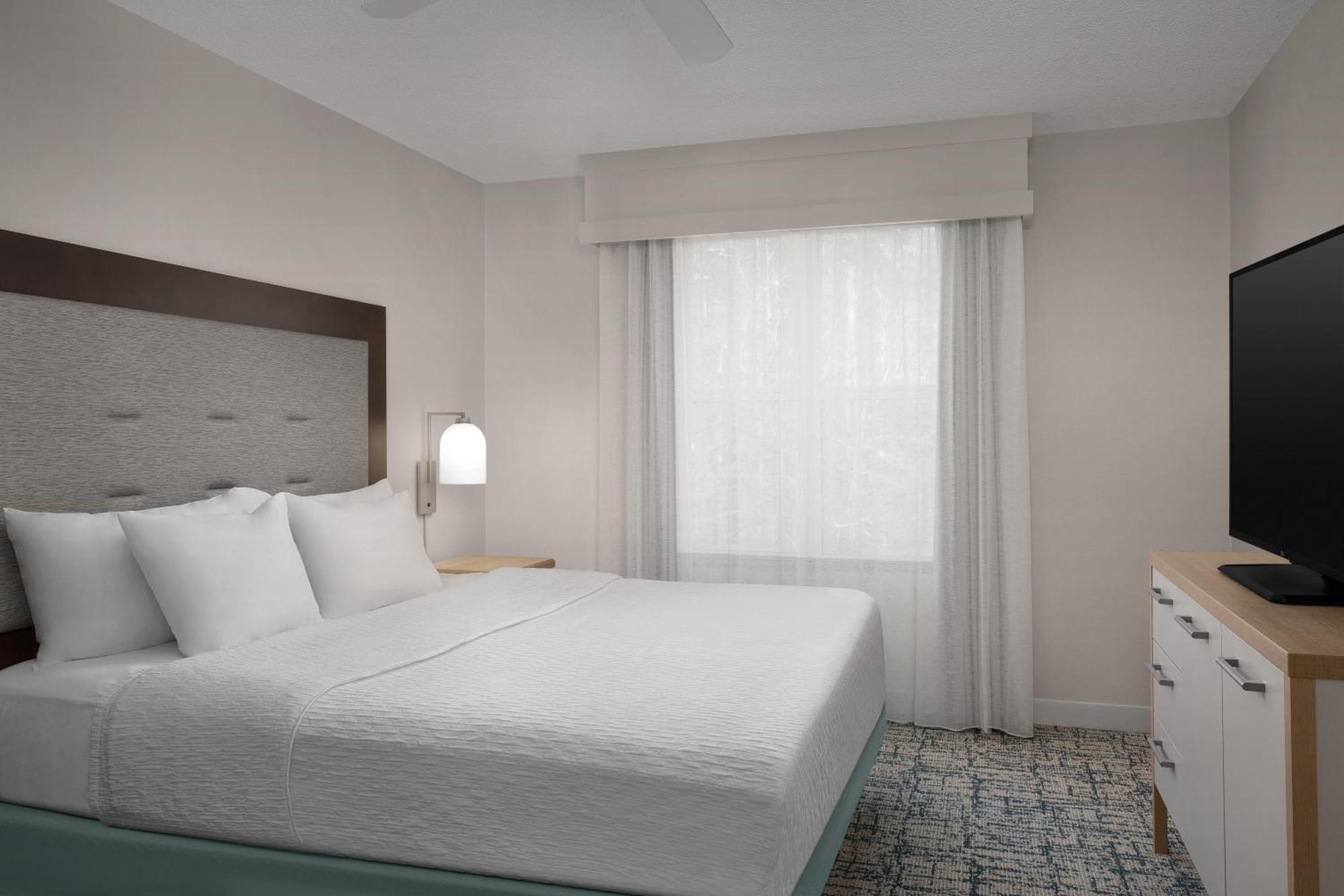 King Suite Mobility Access or Non-Smoking