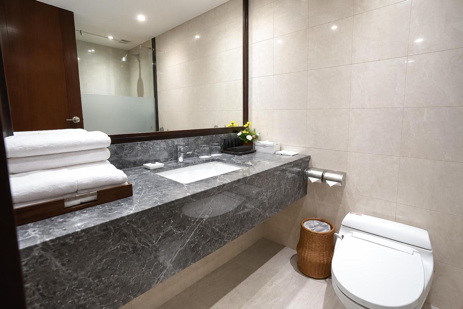 Deluxe Double or Twin Room Benefit