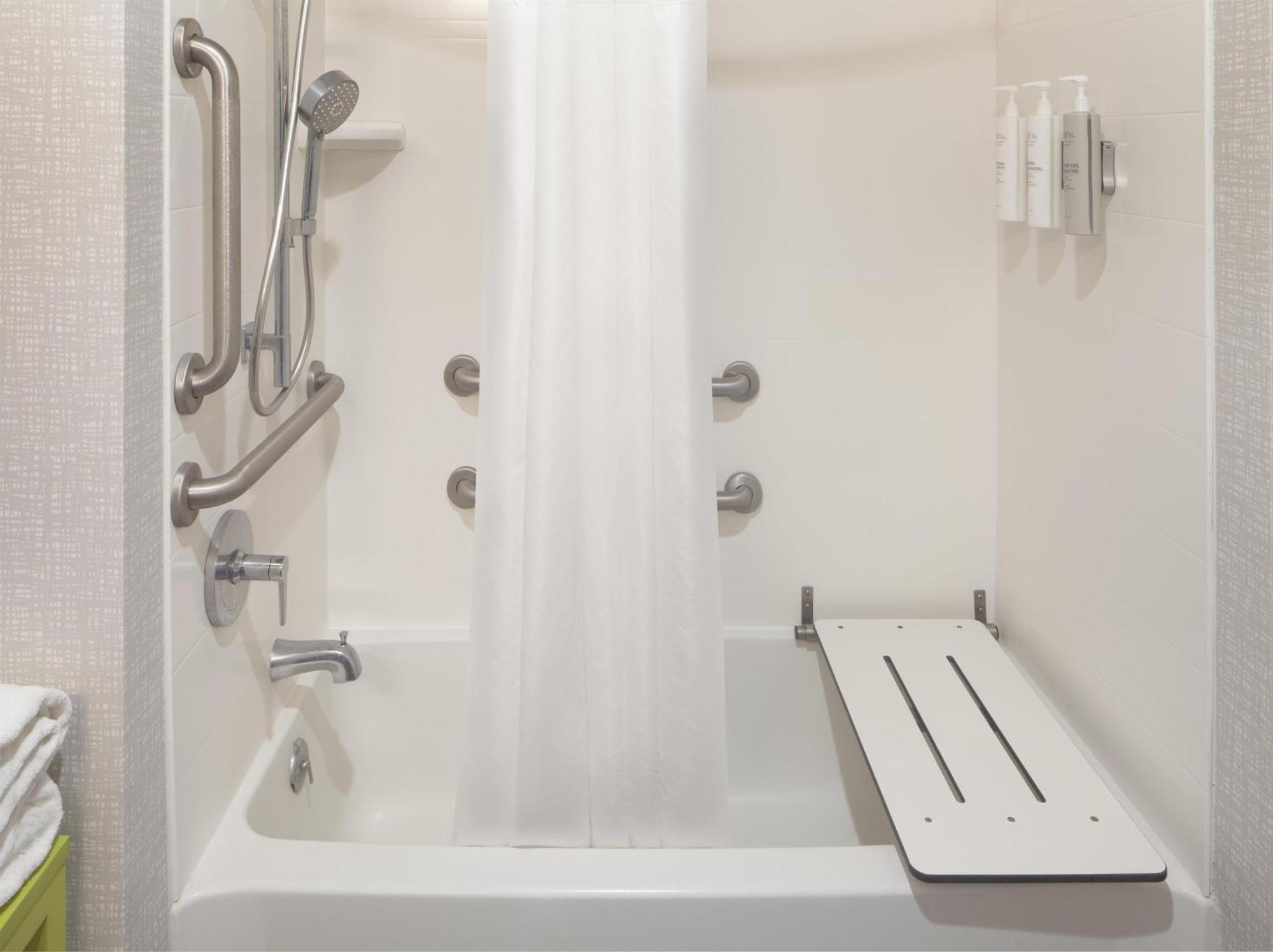 Queen Room Two Queen Beds Mobility Hearing Access or Non-Smoking