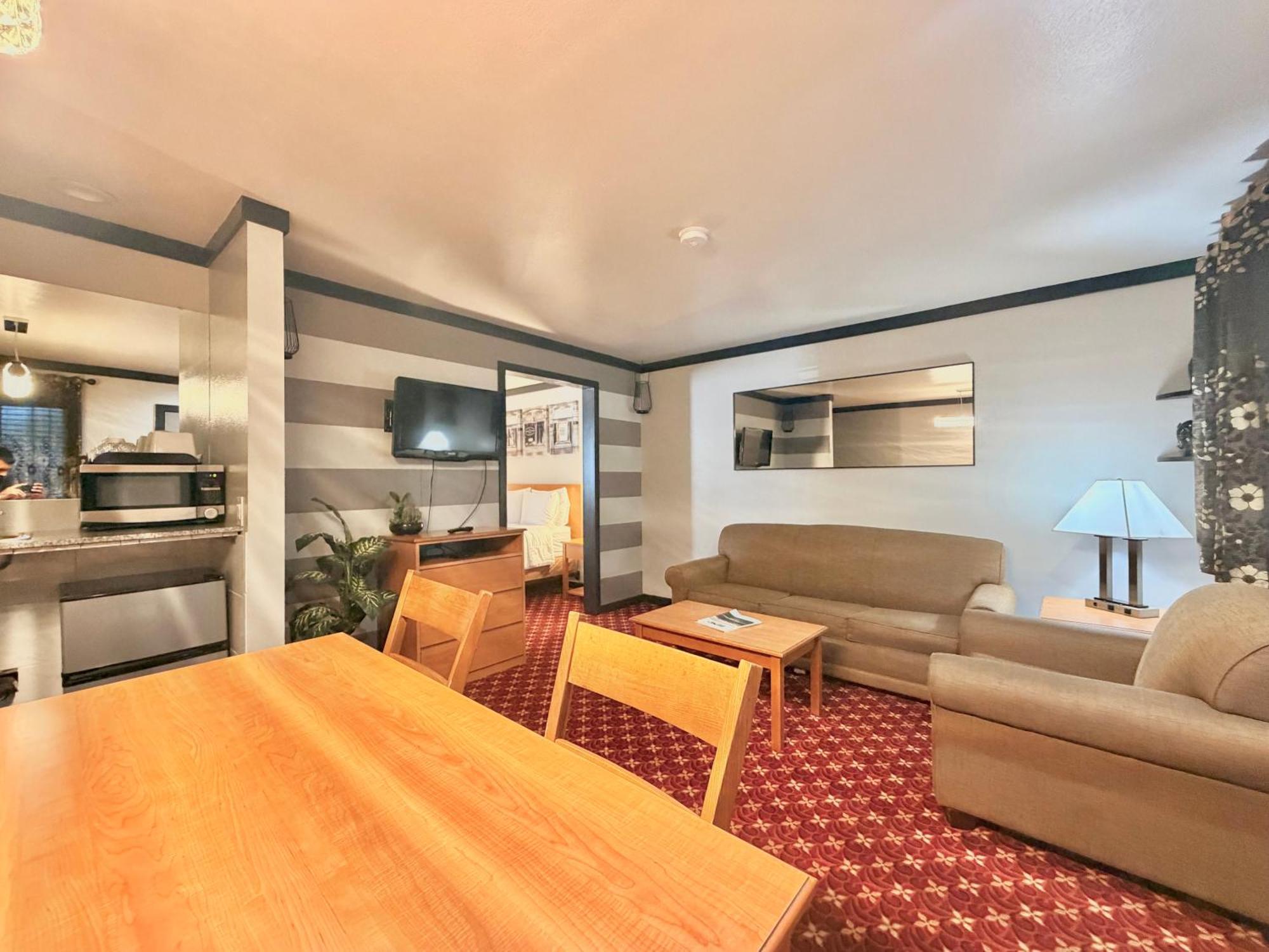 Sisters Queen Spa Suite