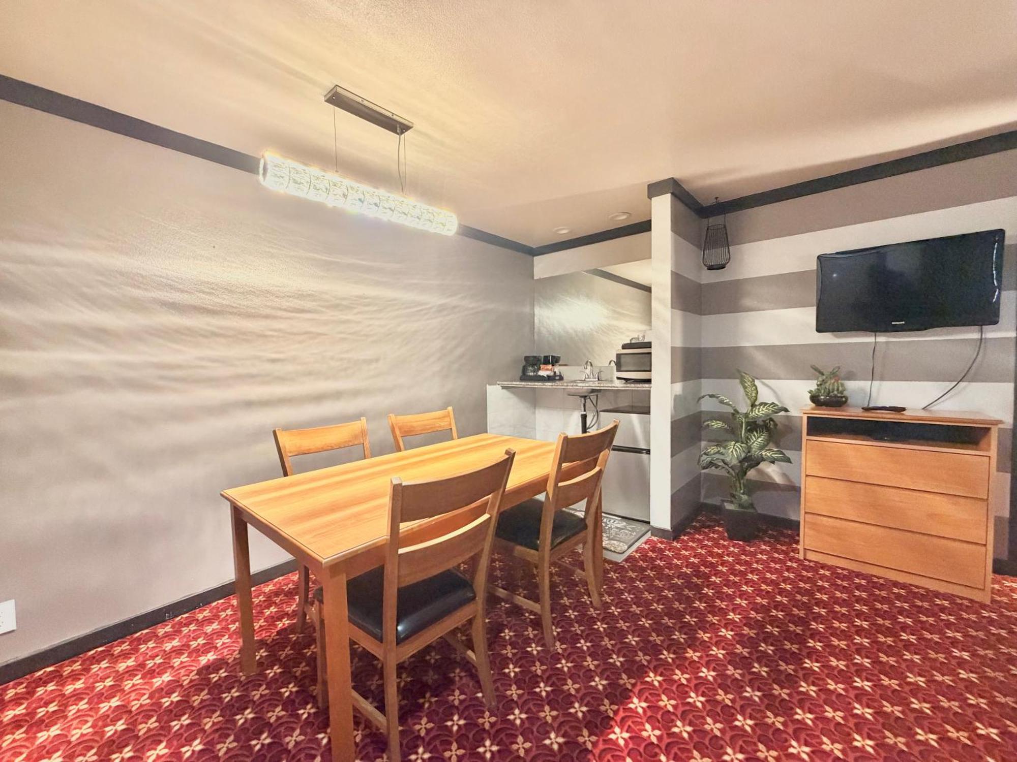 Sisters Queen Spa Suite