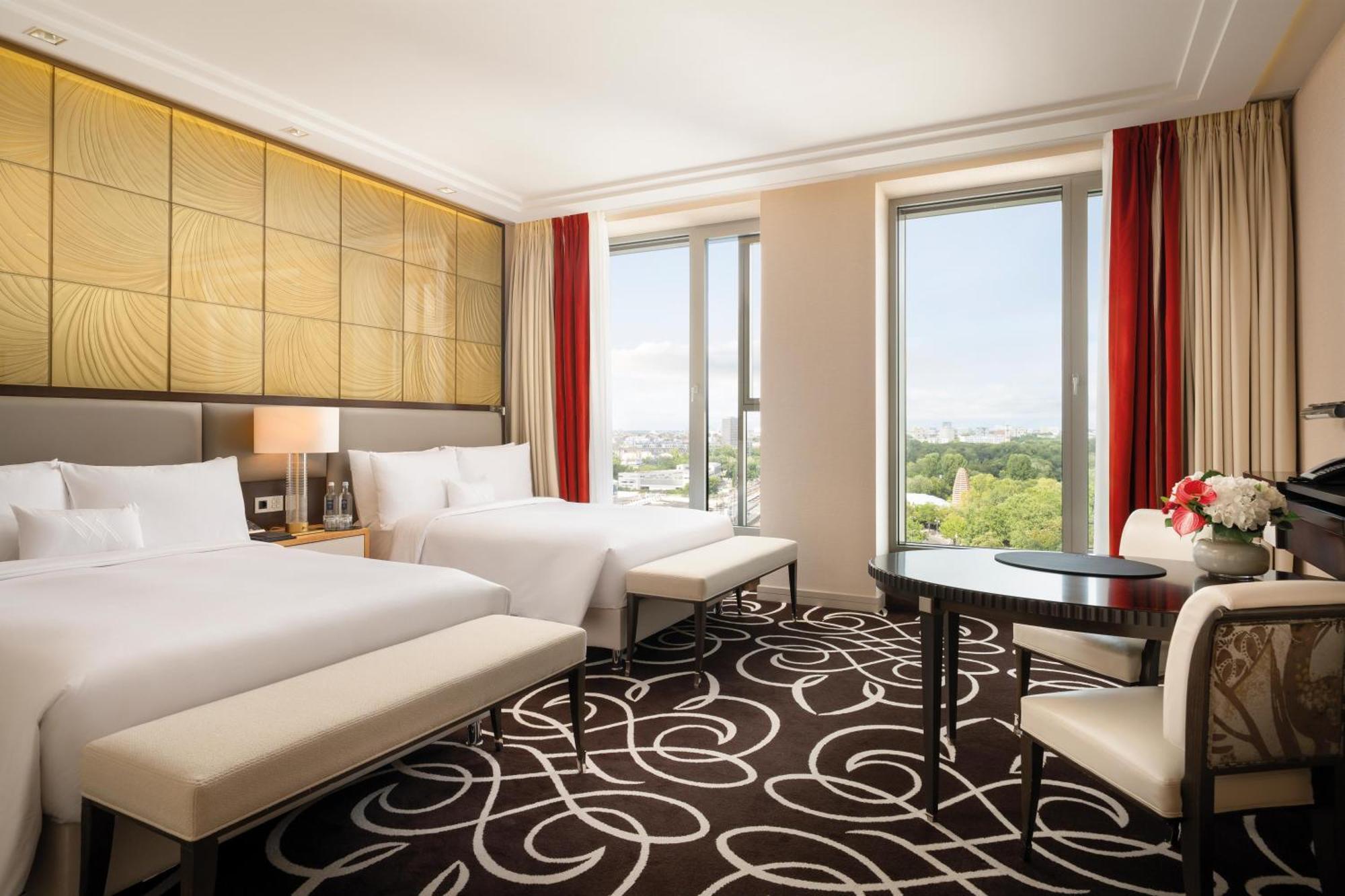 Deluxe Twin Room City View