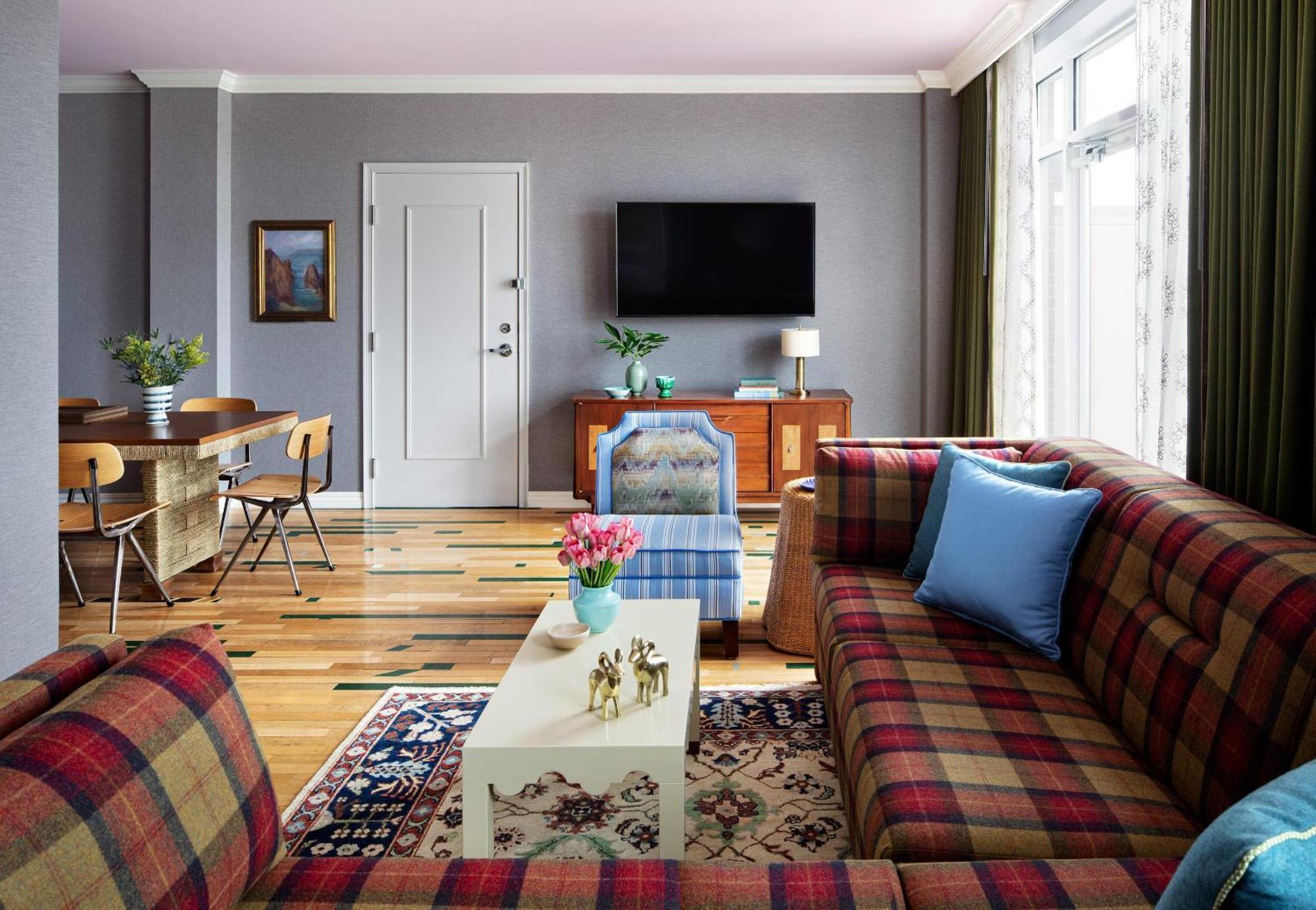 Graduate King Room