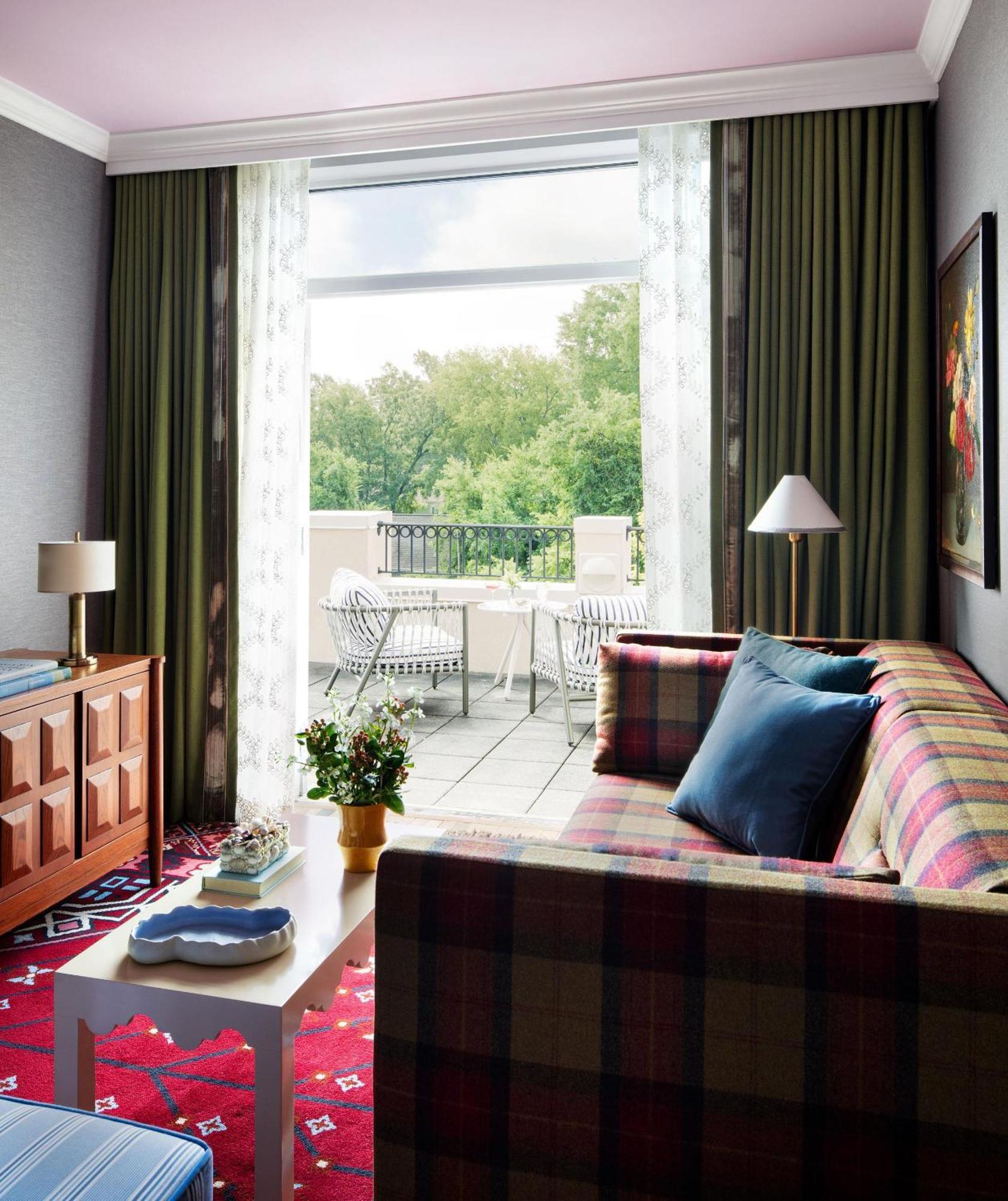 Graduate King Suite