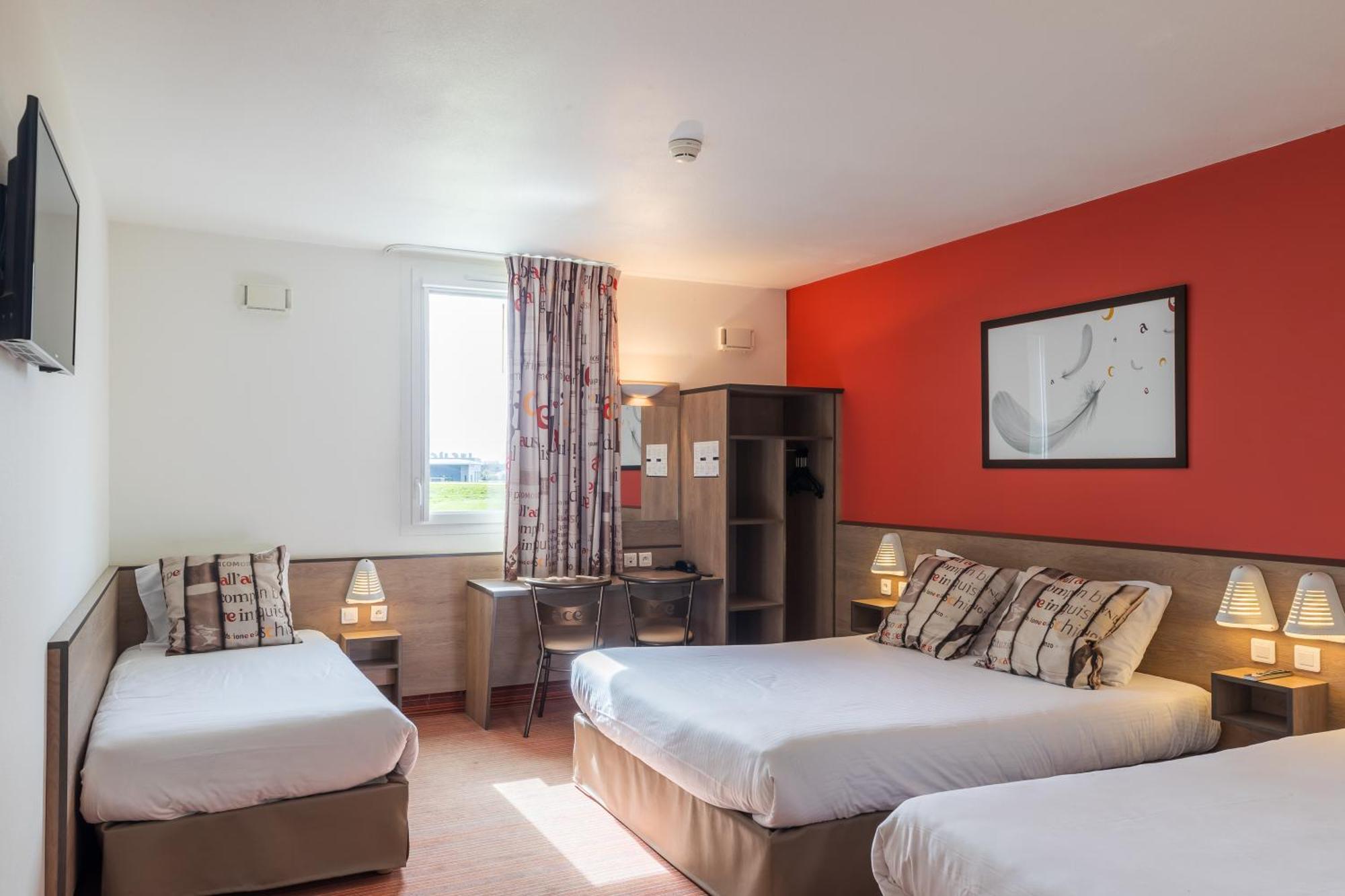Quadruple Room 1 double bed 1 single bed bed 70 or 160cm