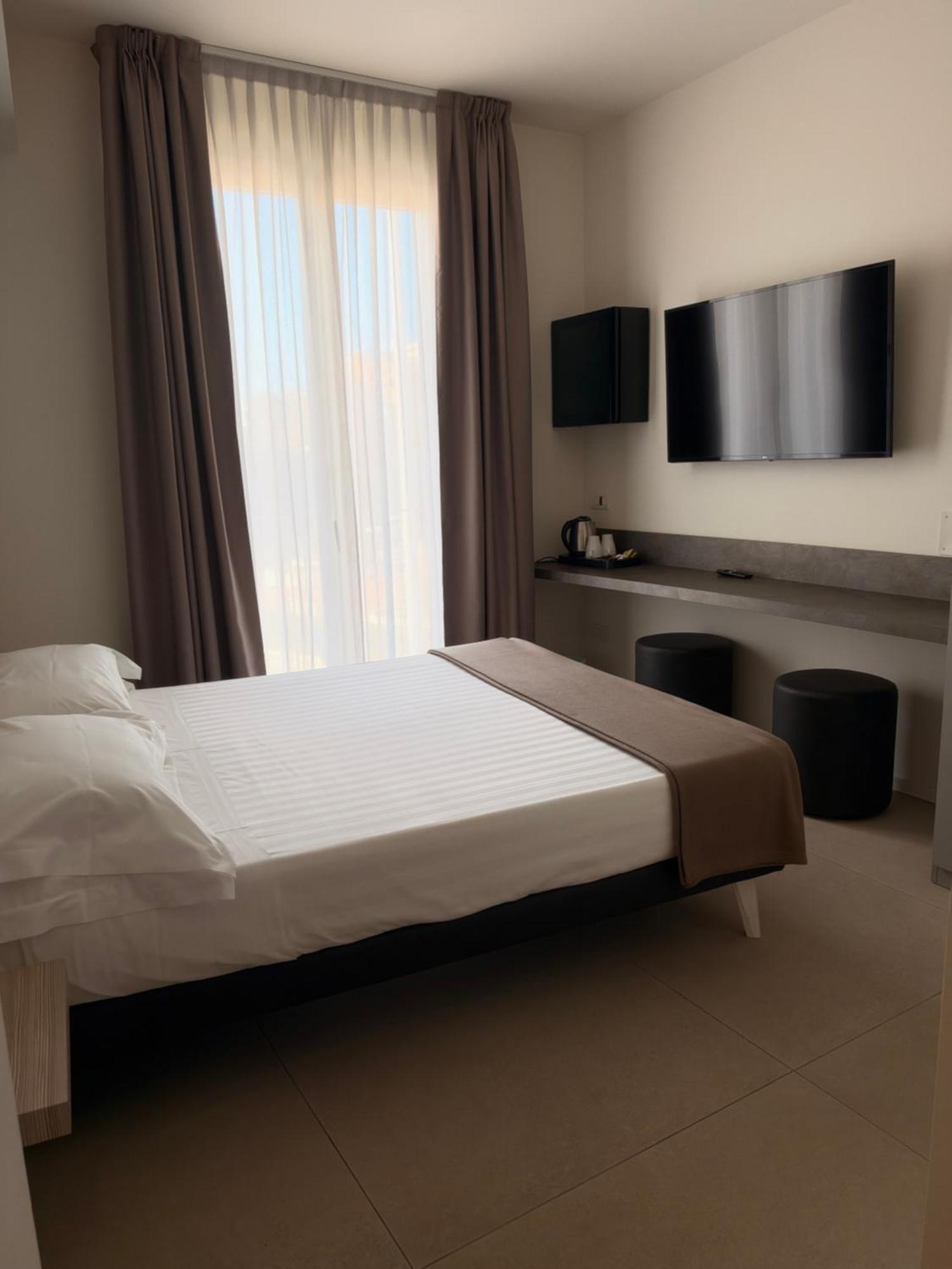 Deluxe Double or Twin Room Side Sea View