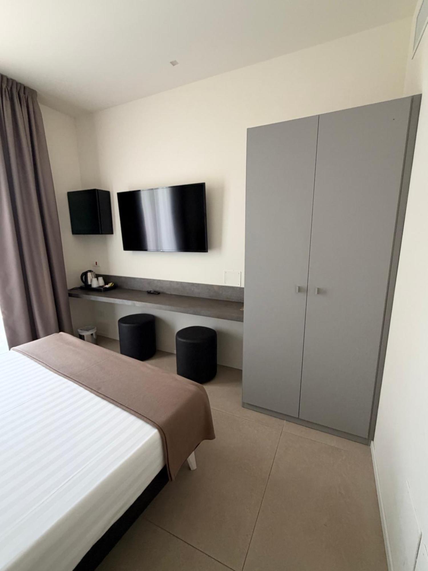 Deluxe Double or Twin Room Side Sea View