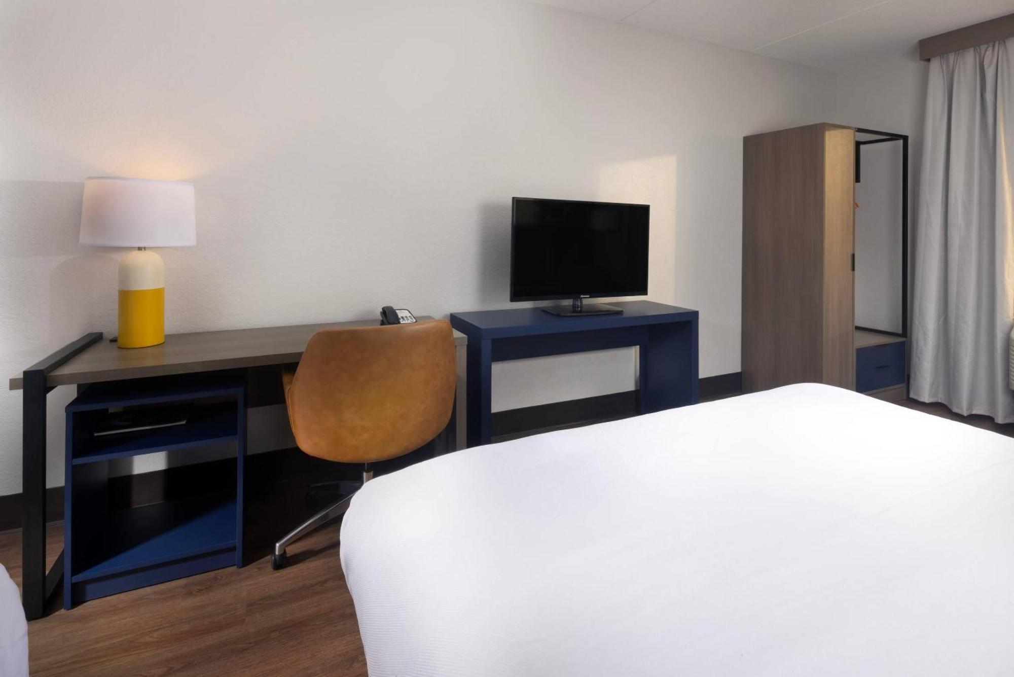 King Suite Accessible or Non-Smoking