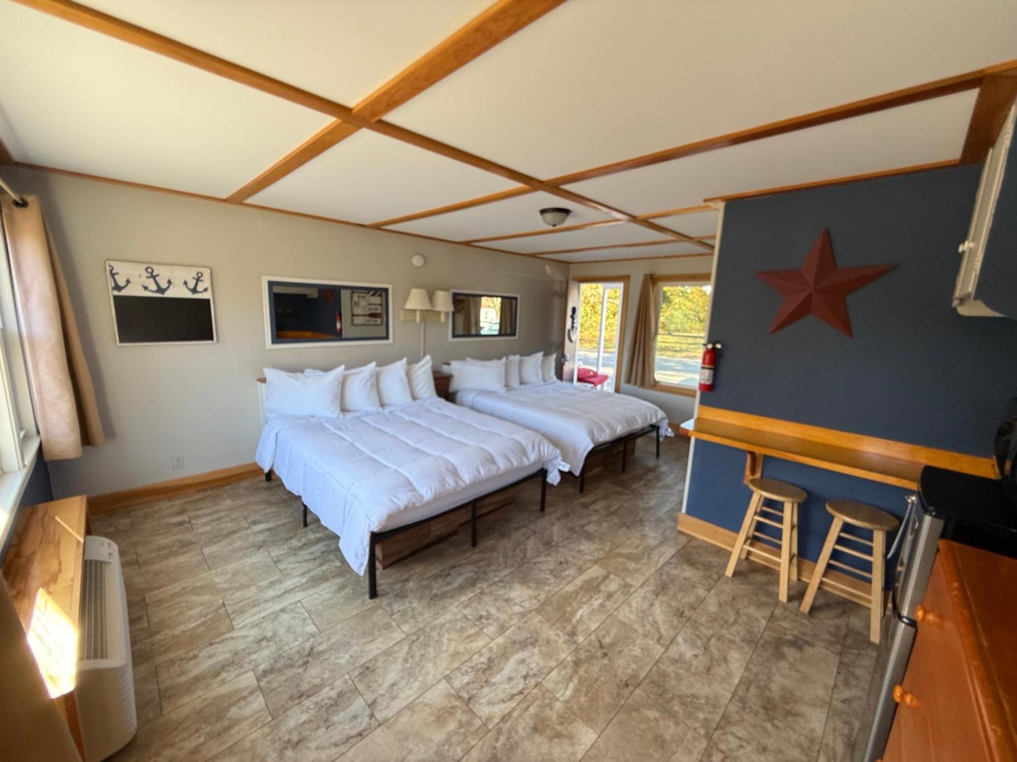 Standard Queen Room