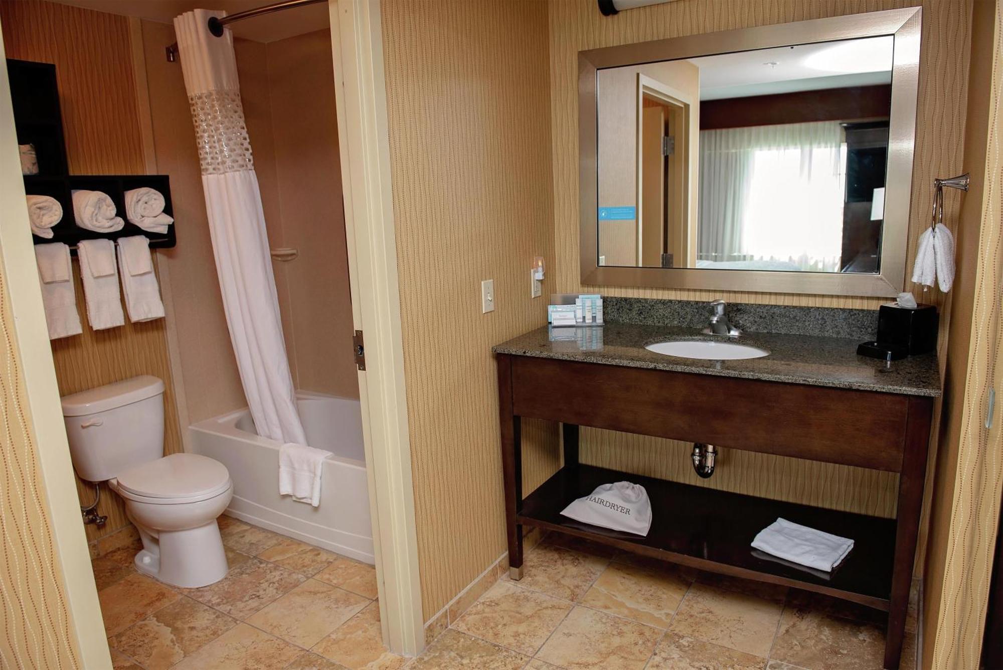 Queen Room Two Queen Beds Hearing Access or Non-Smoking