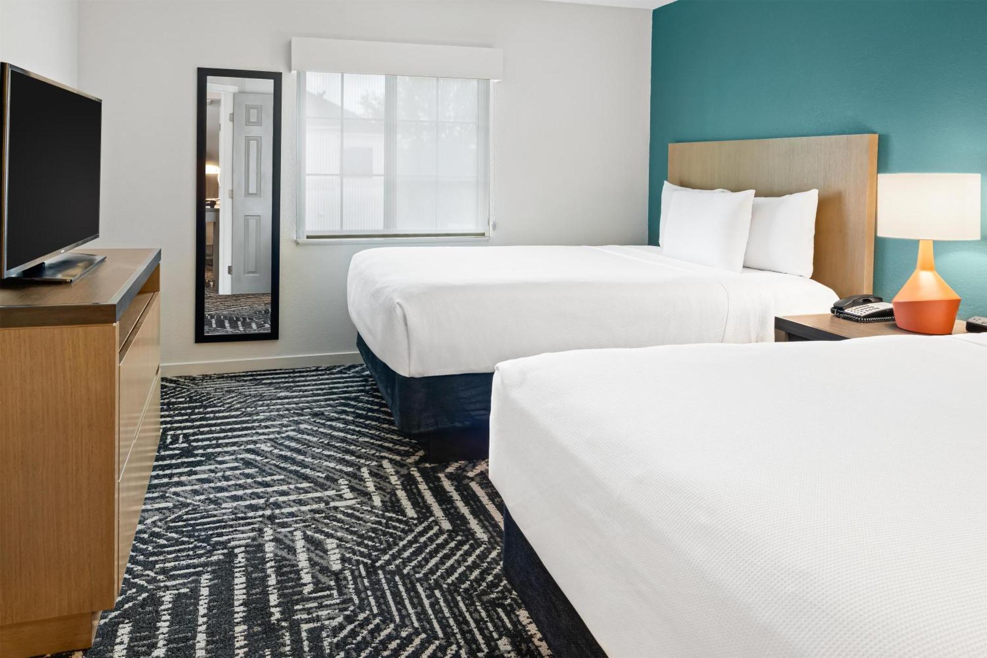 One-Bedroom Suite with Two Double Beds