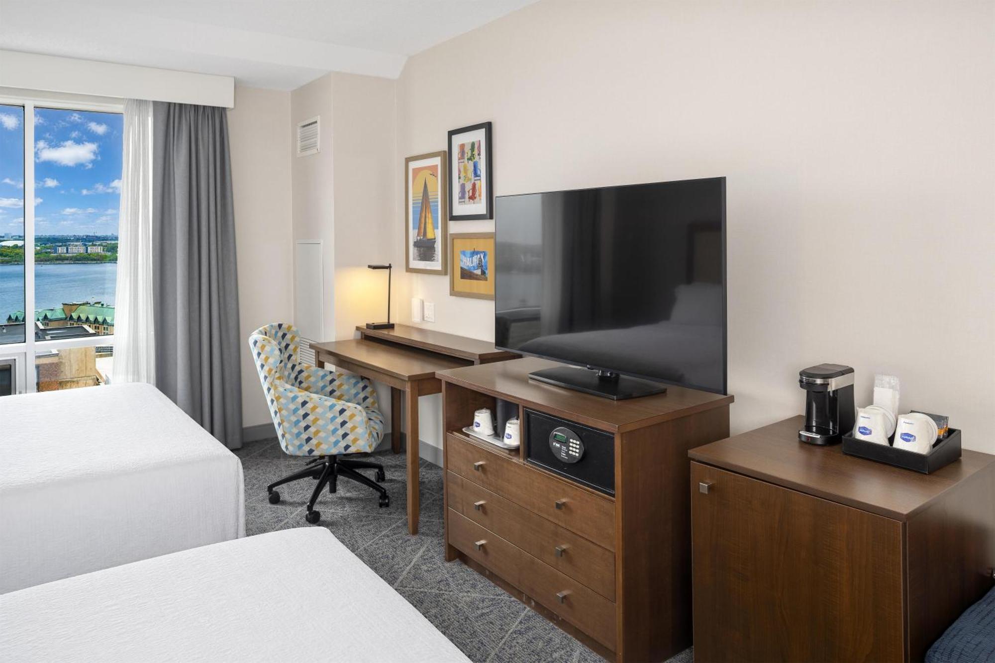 Queen Room Two Queen Beds Sea View