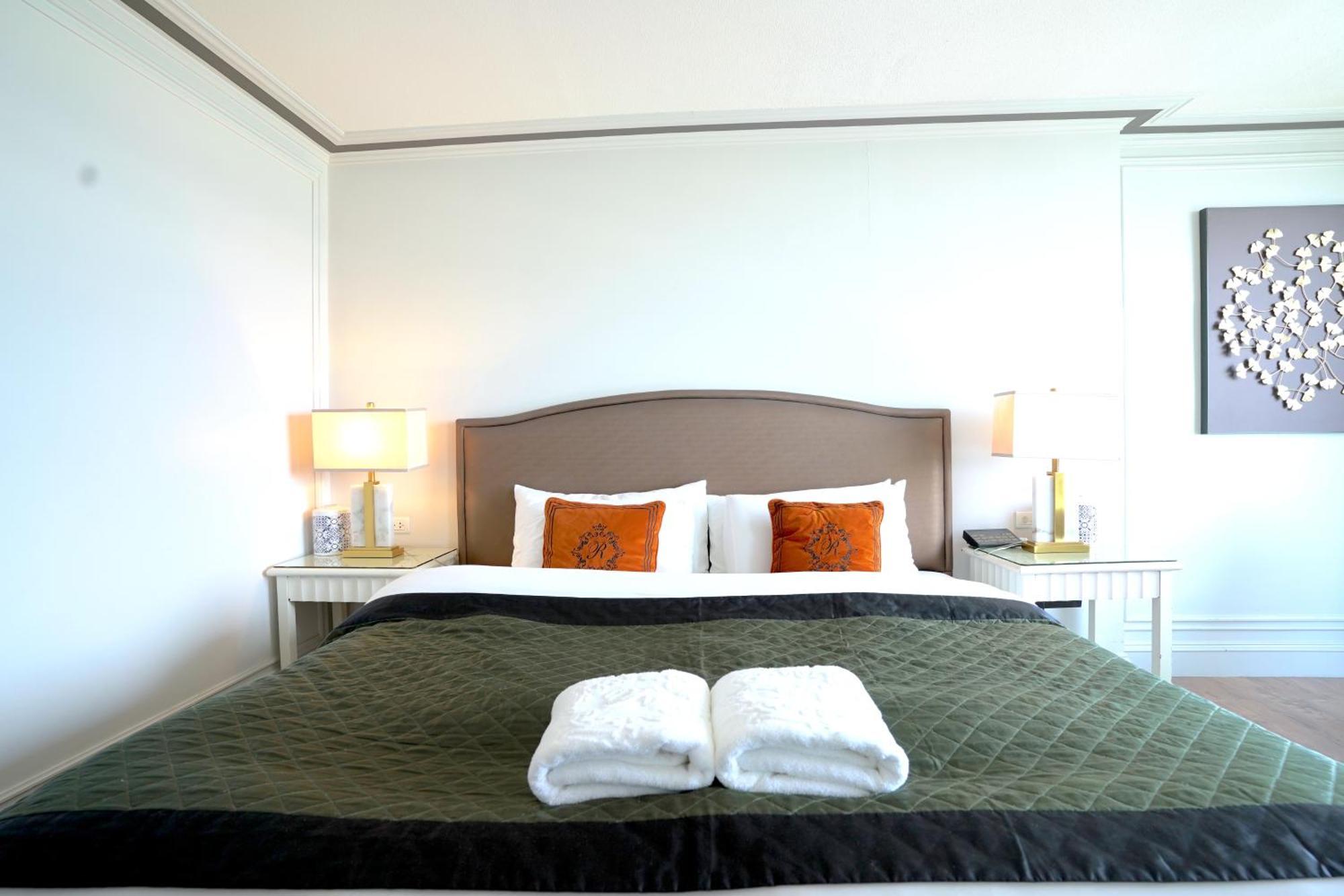 Deluxe Double or Twin Room