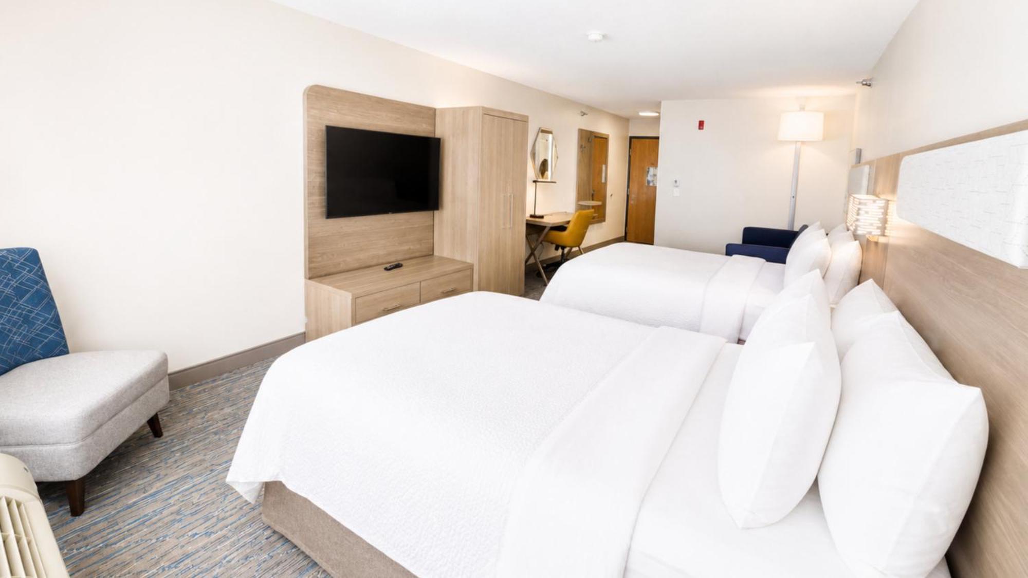 Queen Suite Two Queen Beds Sofa Bed