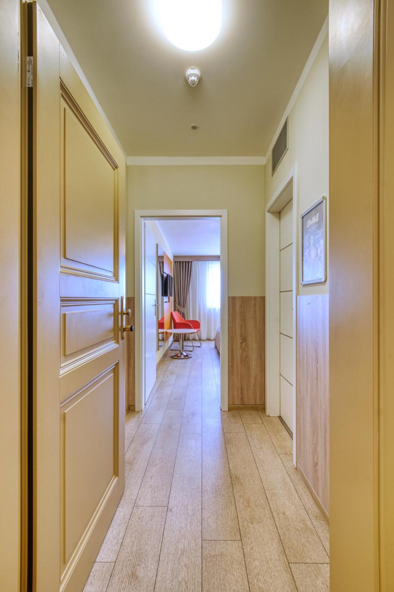 Double or Twin Room Garden or Patio View