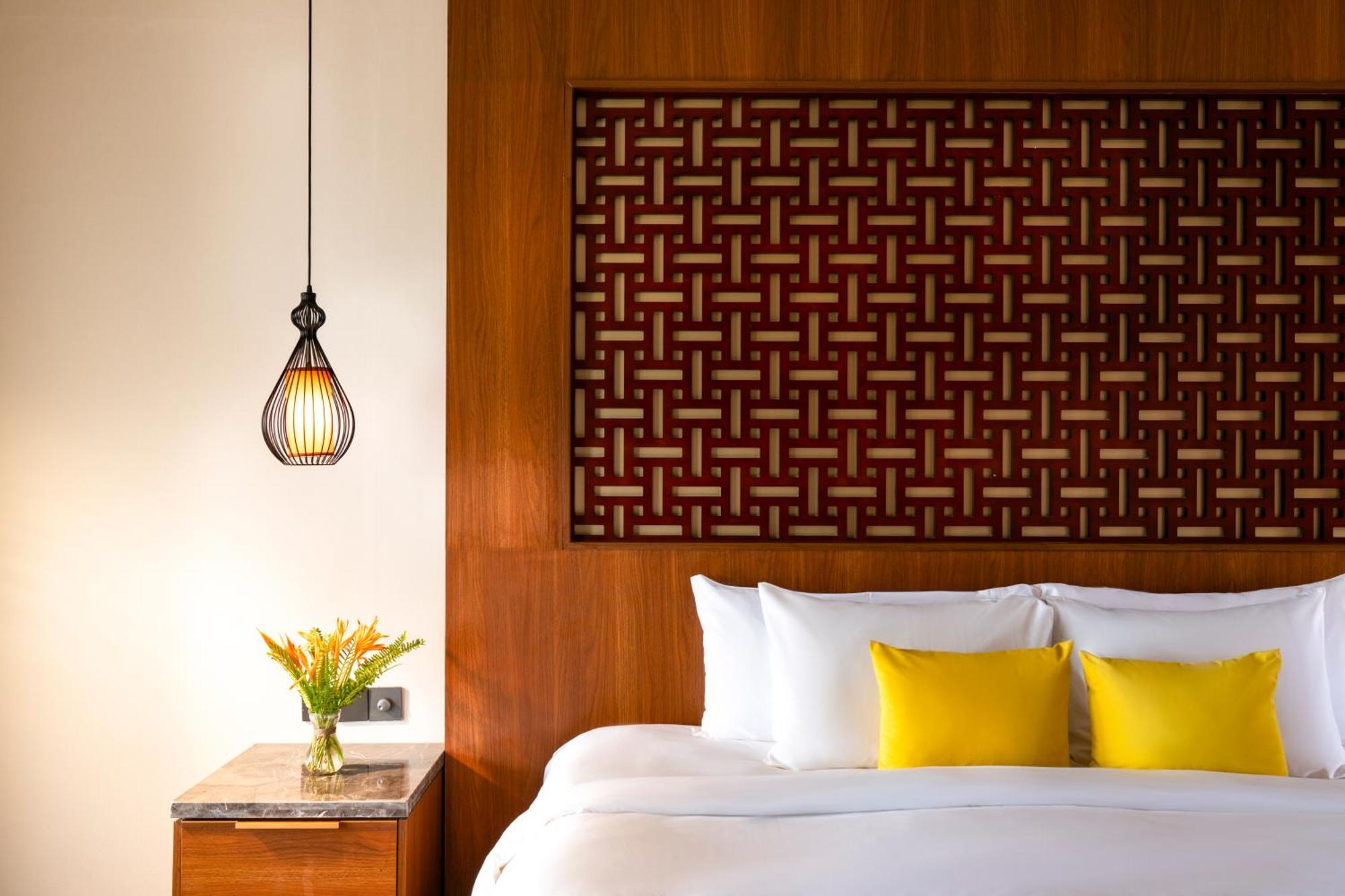 Red Lantern Suite