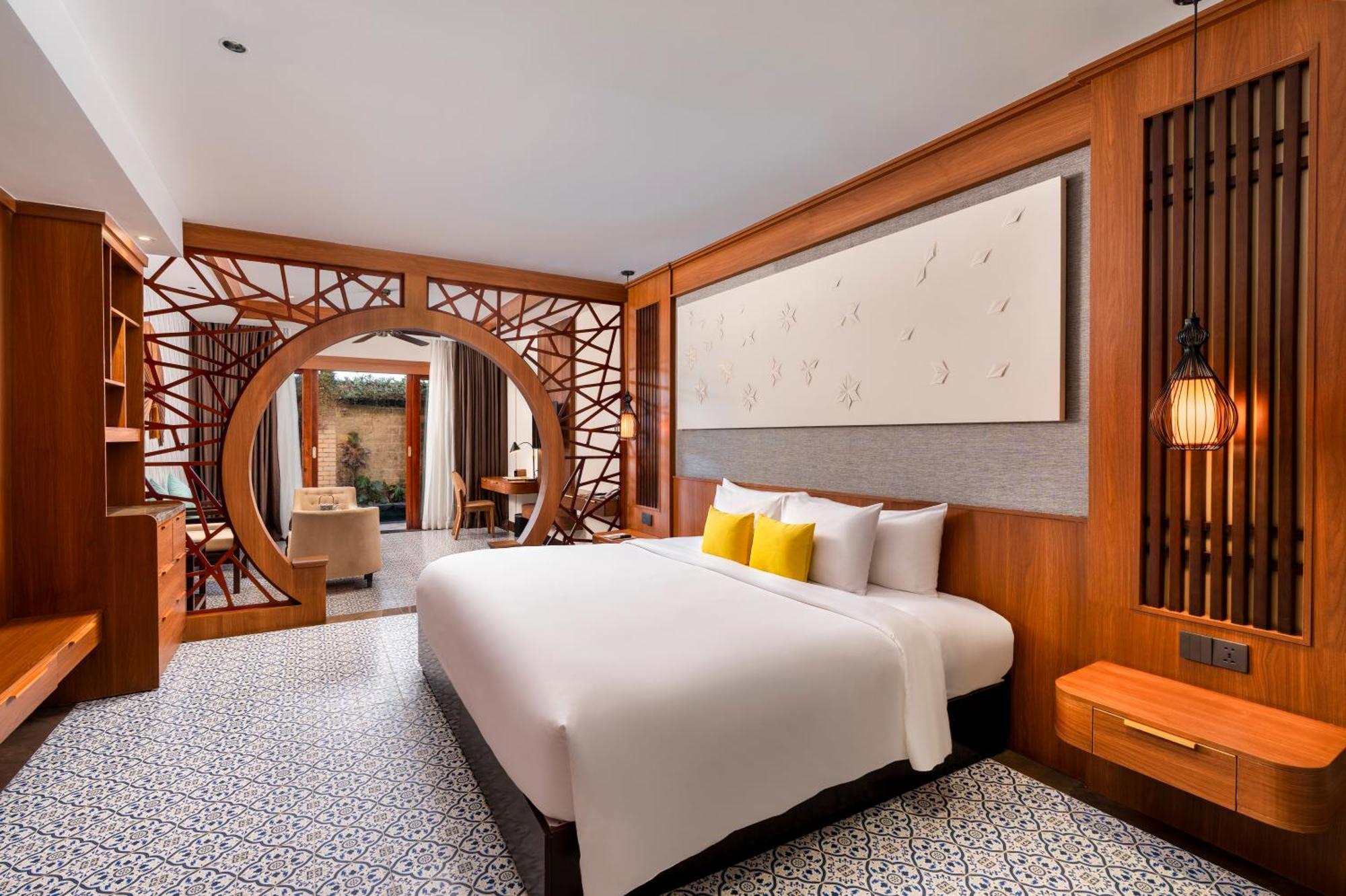 Yellow Lantern Suite