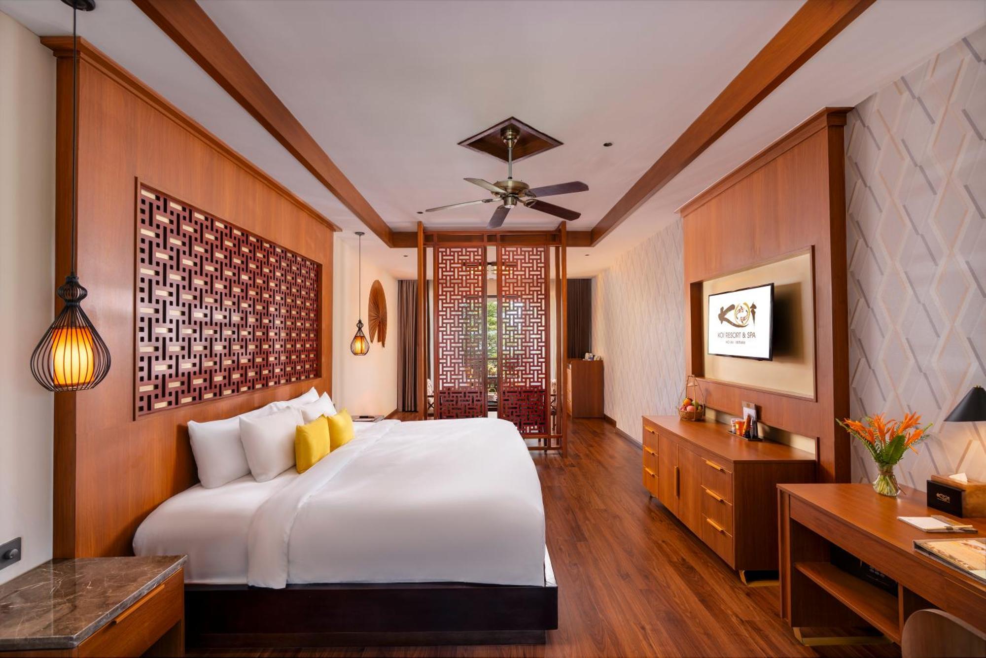 Red Lantern Suite