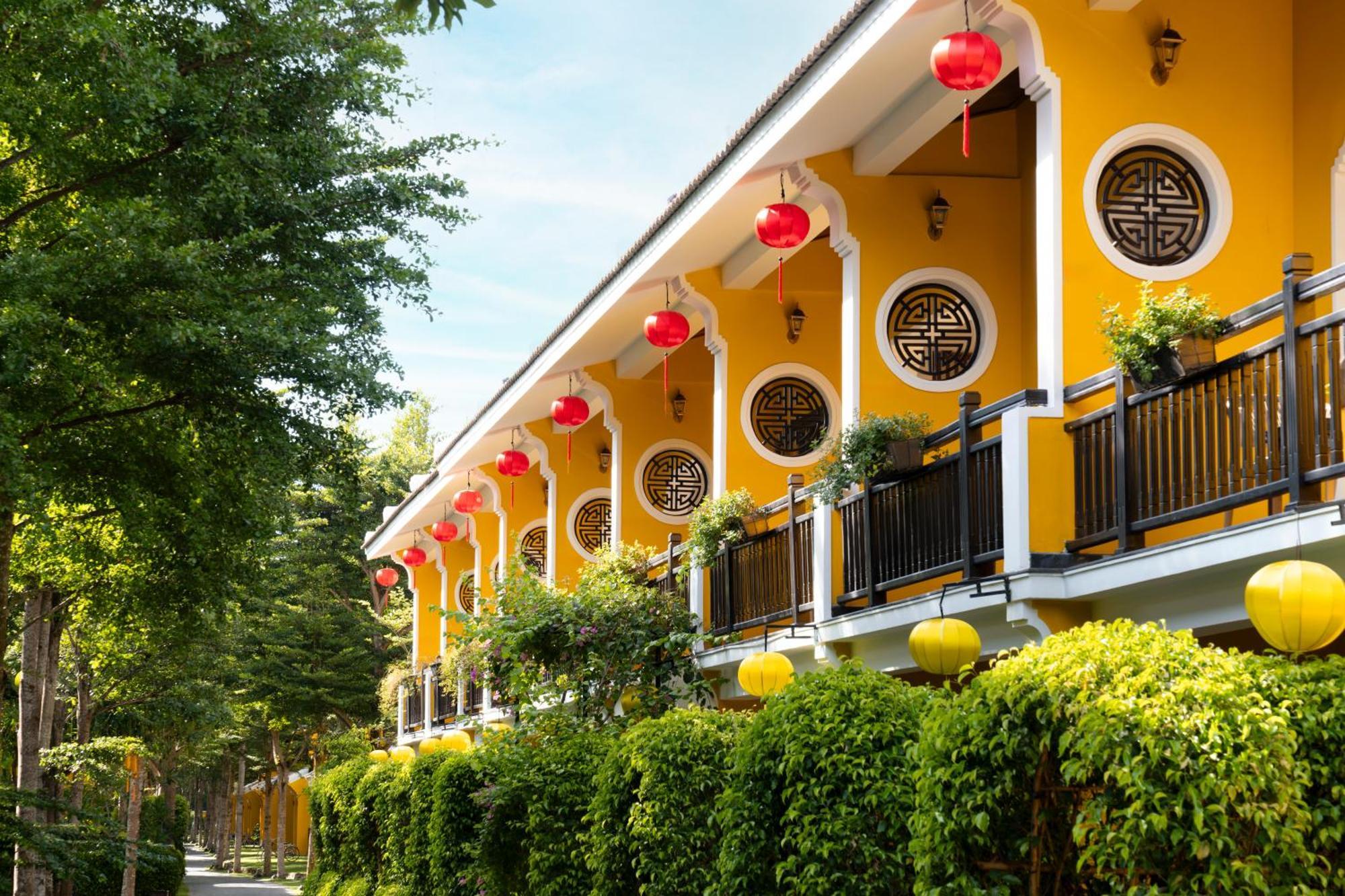 Red Lantern Suite