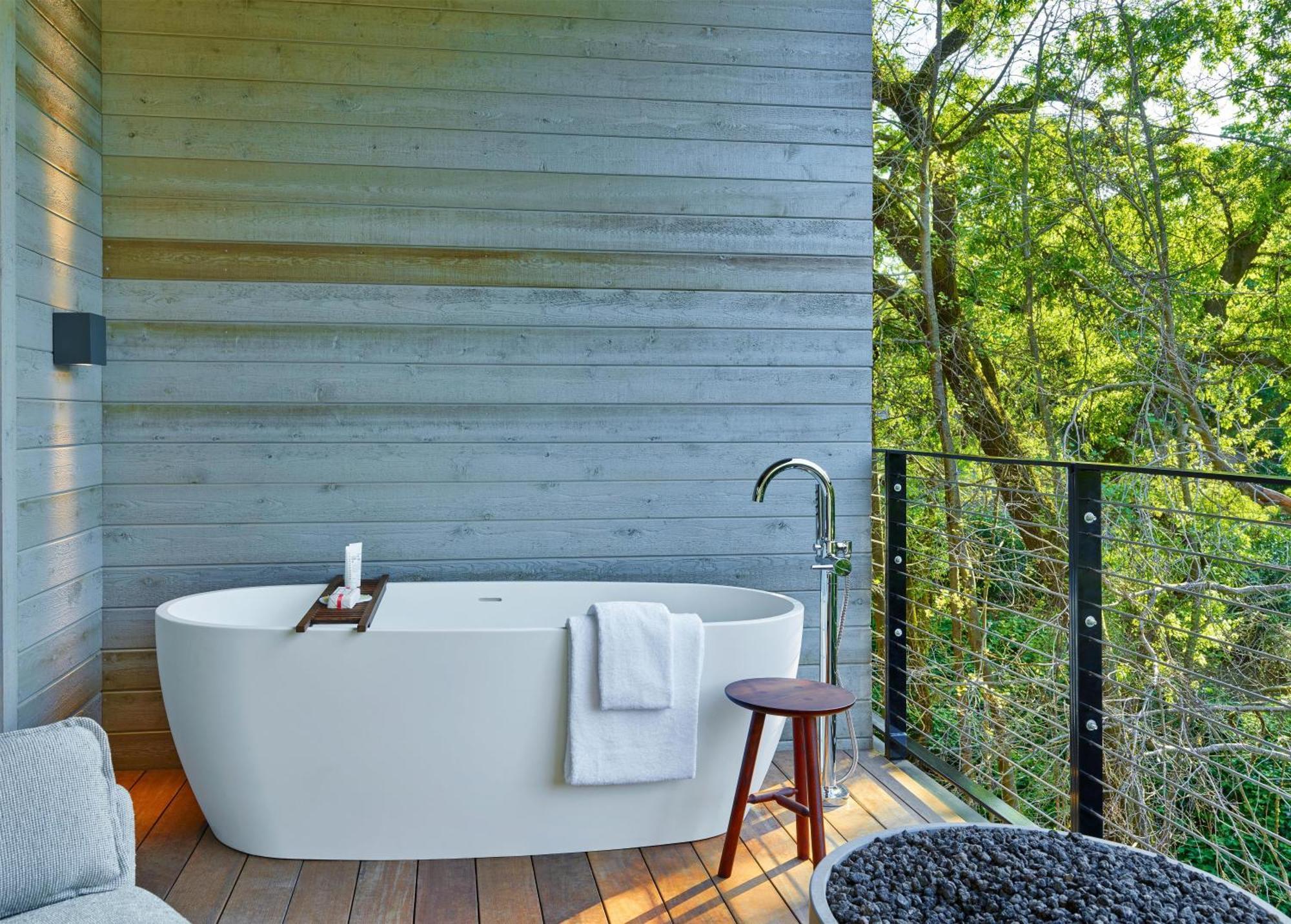 Premium King Room Streamside View Balcony Outdoor Bathtub