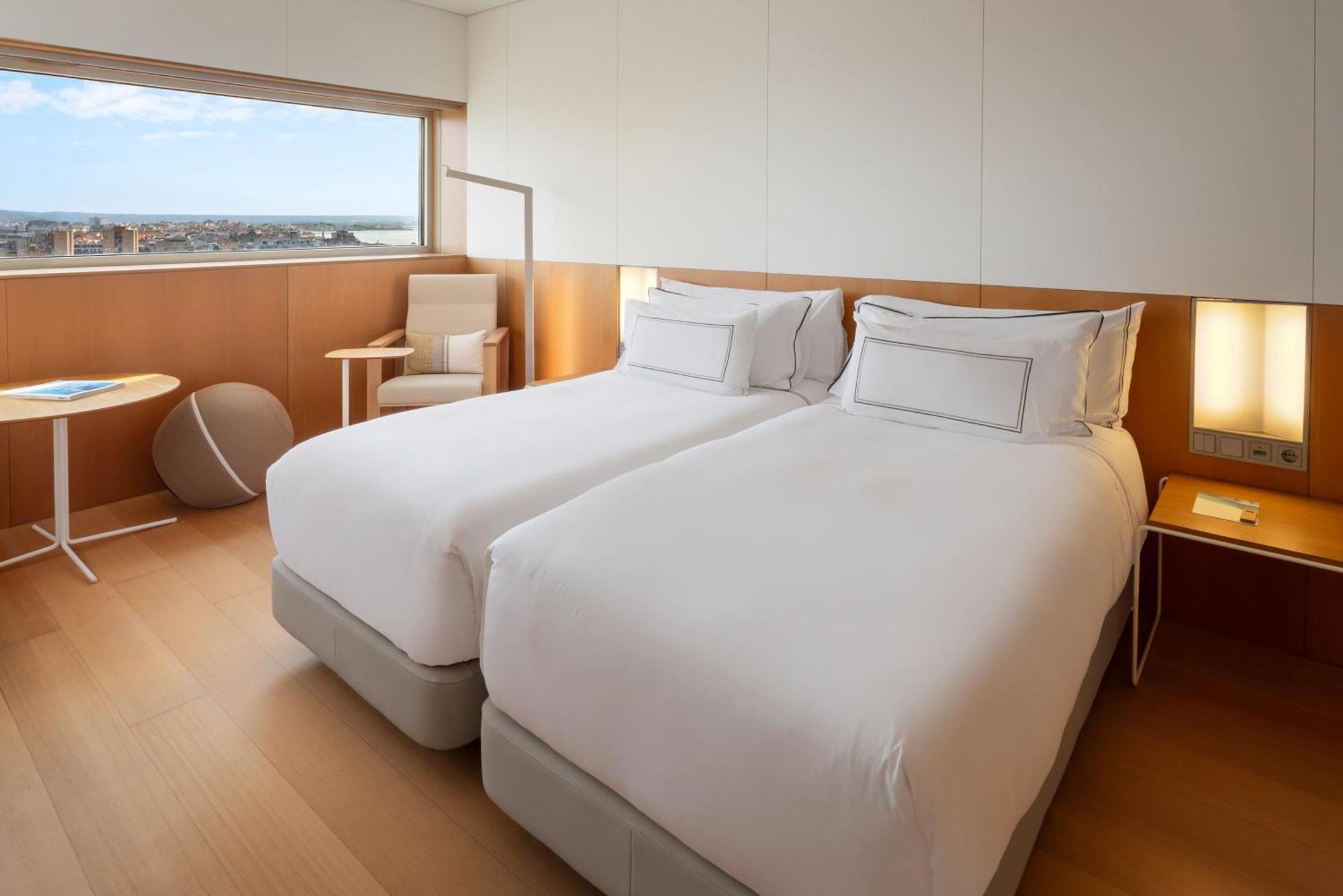 Double or Twin Room Sea View The Level