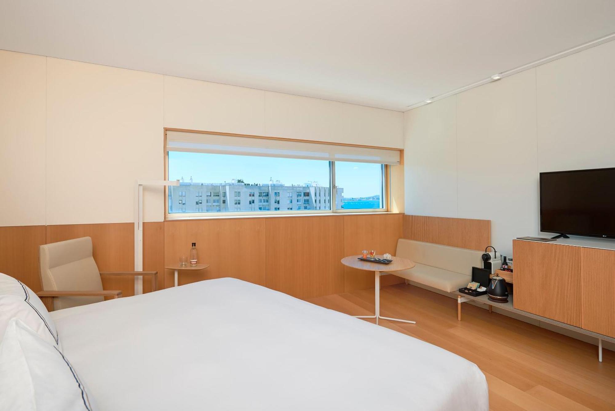 Double or Twin Room Sea View The Level