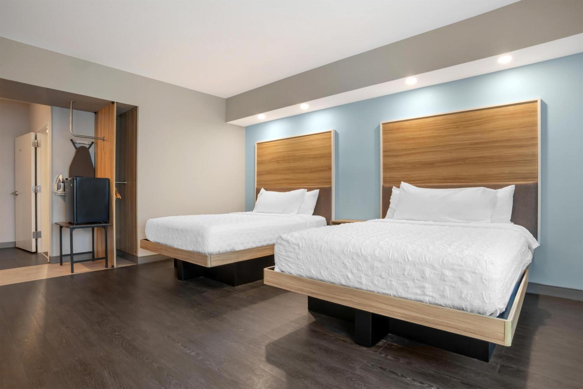 Queen Room Two Queen Beds